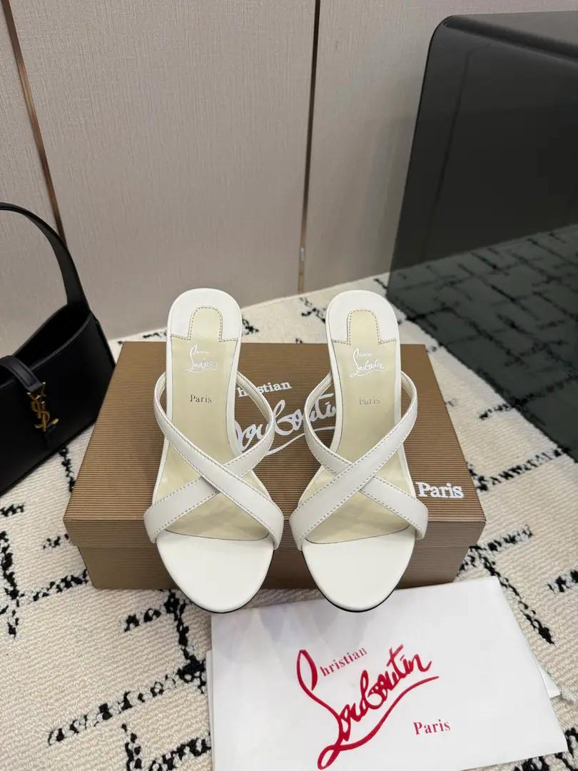 TopChristian Louboutin | 2026s𝐒OriginalCLThe newest pair of heels.～ Fashion-based red-drinking sandals. New red metal and hot rose heels. Nothing to say is a whole lot of crazy.💋#A deadly temptation. Material: Import silk., The cow's hair is dumb., Snake-steeled cow skin. Uchi.: In the sheep's skin. Otsumi!: The original import top is a big one. Size: 35–42（35.40.41.42）Make a no-refund order. He's tall.: 10cm