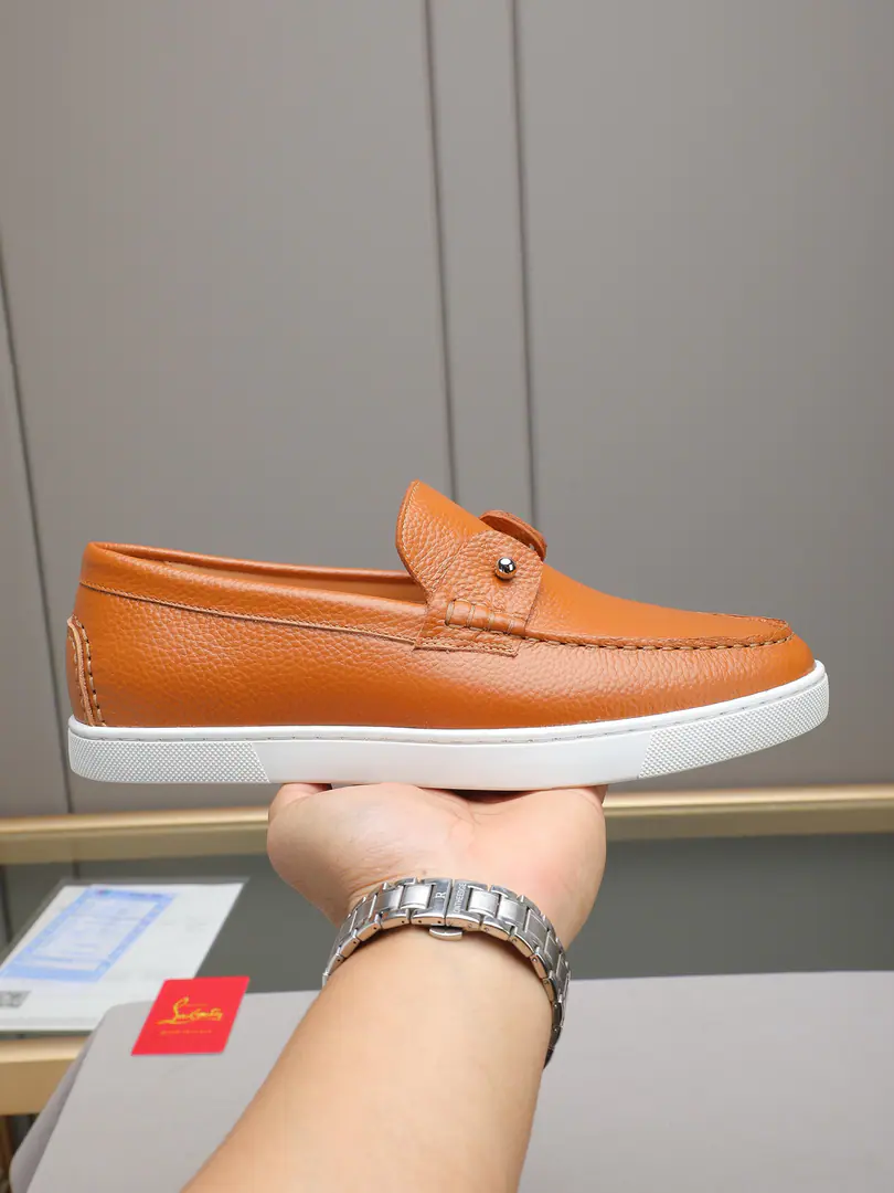 P Christian Louboutin（Red bottom shoes.）Italian men's leisure shoes.！Every pair of Italian hand-made shoes with a simple classic., The upper feet are very comfortable.！ This shoe face is in the eye, cow skin., In the top of the top, the top of the top.！The base is combined with the original rubber film., In the cow's skin.！Brands are for modeling., A private model is manageable.!Original Box Packaging！39 40 41 42 43 44 （38 45 46Do it.）