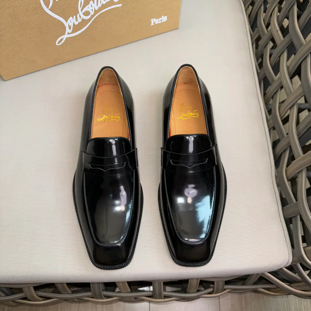 Christia*.Loubouti*🆑High-end man business leather shoes.｜Classic red shoes.｜Original import of head-level cattle skin｜Marked nail decoration｜In the skin of the watered cow.｜Italian imports of red cow skins｜High-end luxury｜It's a perfect interpretation of fashion., Sunshine., It's a style., It's for every occasion. Size: 39-44（38.45.46Do it.）