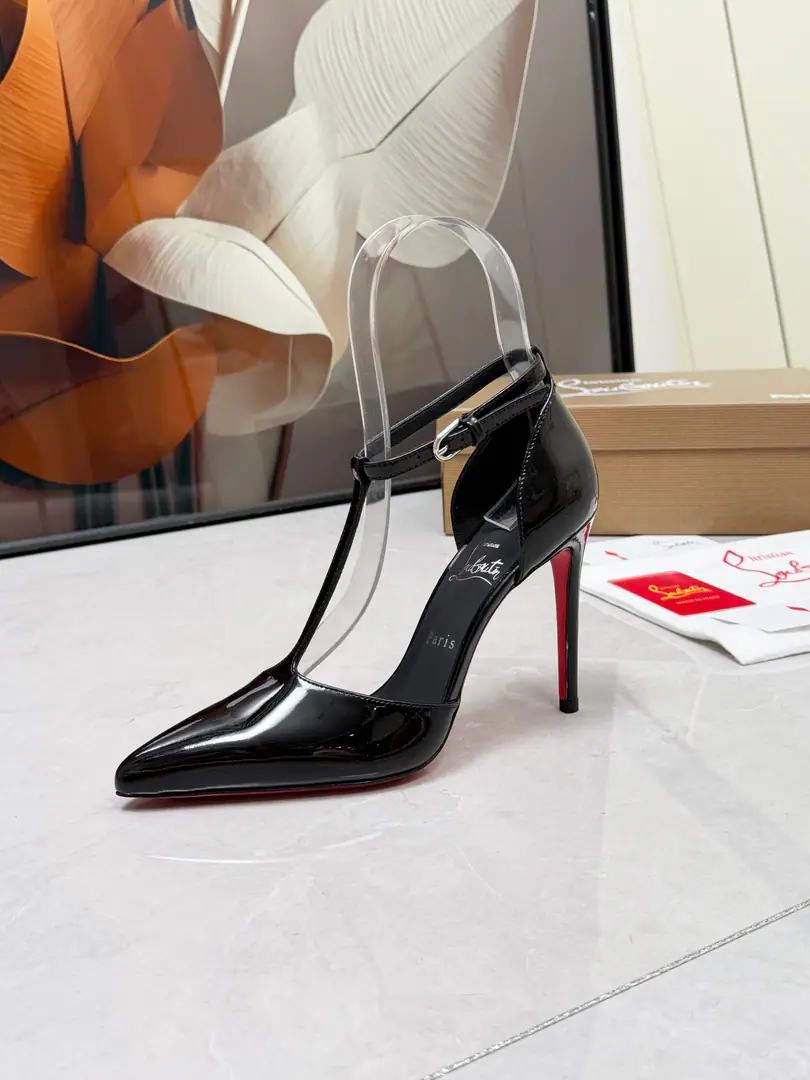ChristianLouboutinLupertin. CLRed bottom shoes.‖ Global limit！A blessing from Las Vegas.❤The miraculous neon from Las Vegas.🎆 Manual, Fine process❗Collection-level works❗ It's absolutely sucking.🌟 Classic paint-skinned film with high heels. Fine It's beautiful. It's beautiful. Fashion sandals. "Standing high heels." There's no resistance. Sexy goddess. Unmask the invincible woman. ♪ The colorful red ♪ Like the red blanket the queen was on the top. The air field is open in minutes. In love and in work. - Red! It's a particularly fascinating thing. Women are so good.！It's for all kinds of parties. 💎 The undefeated classic. It's a one-to-one-open custom. 🍳Fabulous.: Original Materials 🍳Uchi.: Importing soft sheep's skins and putting feet inside them. 🍳Otsumi!: Original Unique Real Skin 🍳He's tall.: 10.5cm 🍳Color: Black and white. Almond skin. White paint. Red paint.4Colour 🍳Size: 35-39（40/41/42/43I'll make sure I don't change it.）Standard Code 🍳Packaging: Bags with bags., Card