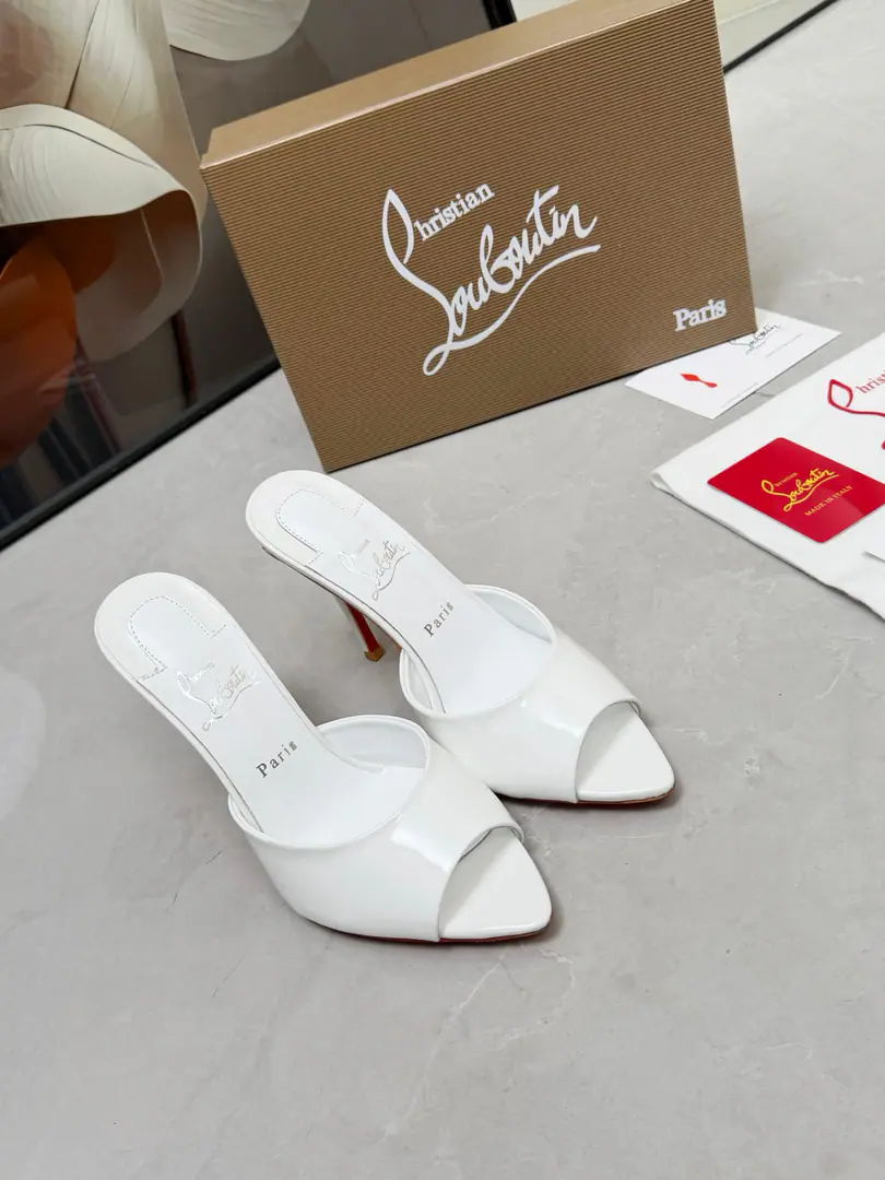 Get out of the factory. ChristianLouboutin/Lupertin. CLRed bottom shoes. The Spring and Summer series is on the show., I'm not sure I'm gonna be able to do that., ♪ To rejuvenate the city ♪. A silver interlock and a fine ankle-diped glass on a fine fashion.💎. 1⃣️Fabulous.: Import paints 2⃣️Uchi.: Imported a parchment. Super soft and delicate. 3⃣️Otsumi!: Import the original Italian original colored leather He's tall.10.5 4⃣️Codes: 35One.39(40.41.42.Custom)