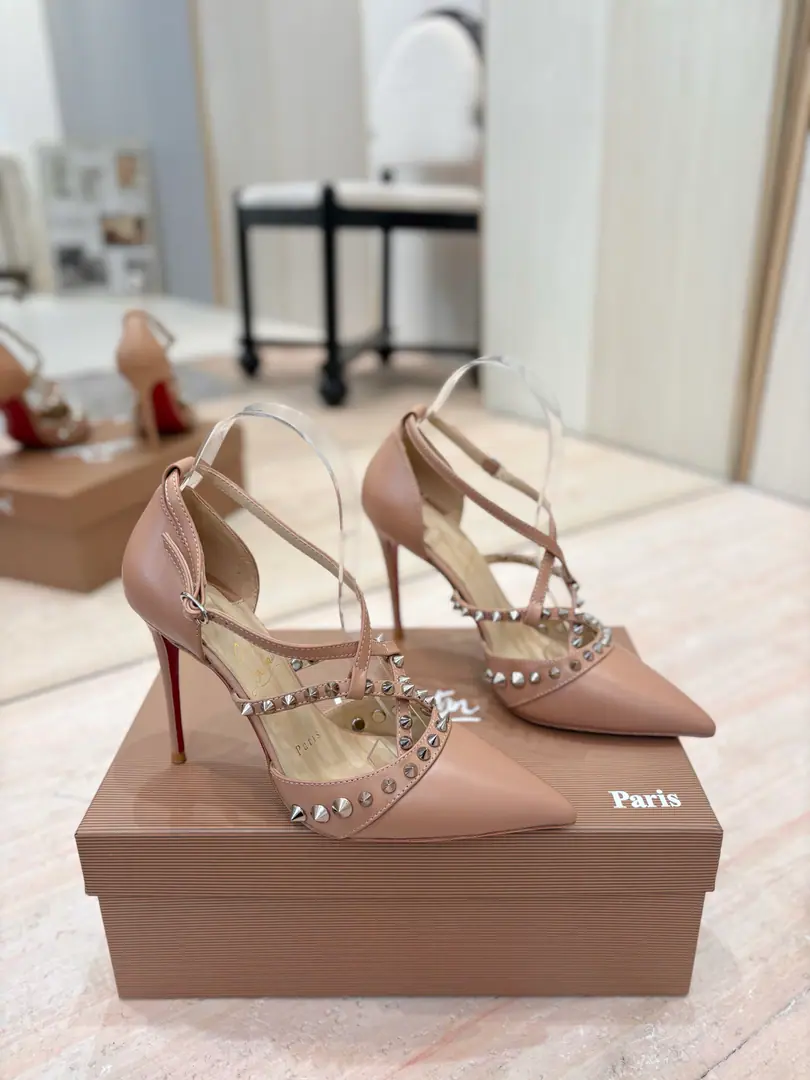 Plant price 𝐶ℎ𝑟𝑖𝑠𝑡𝑖𝑎𝑛 𝐿𝑜𝑢𝑏𝑜𝑢𝑡𝑖𝑛Red bottom heights and series.🍷🍷 C LHigh heels., Like a fashion elf.. The classic black one., The nails on the shoe are like a little star., Shows personality and coolness., The pointy design is more of a stretch of legs., The air is perfect., It's a perfect choice at work or dinner.. And the pink pair., ♪ So soft and soothing ♪ ♪ Like the sun and the sun ♪, It's a little more gentle and elegant., At a romantic date or a leisure party., It'll make you feel as soft as you can.. Every pair of shoes has a unique soul., The man who's been talking about brands is a man of his heart.. Signal design for the red bottom, Like a brand of magic., ♪ As the pace moves ♪, Add a non-repelicable charm to the dresser.. Put them on., You're the lead on the fashion stage., Step on your own fashion melody with confidence.. 【Material】 ✅Uchi.: In the sheep's skin. ✅Otsumi!: The original is really a big one. ✅Colours: Come to color the card. ✅Codes: 34-42 (34.40.41.42No re-election.） ✅He's tall.: 10.5cm