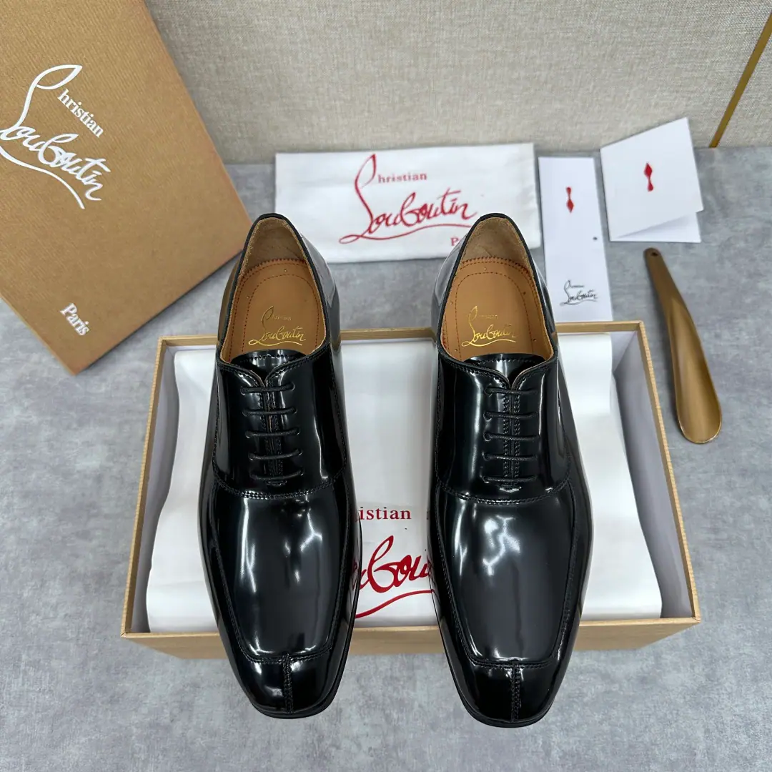 💋💍 CL New shoes. Christia* Loubouti* Red bottom shoes. GREGGO - The man's Oxford shoes. Official sales price Use imported cattle skin/- The bright side./ The ball is made from the side. A little light-faced tip-up. Signal Red Bottom, A very personal shoe. In the original cow skin. The original Italian is a very big one.. - Fine work. ♪ And bring you the luxury ♪ ♪ The stale strategist is the one that stands ♪, GREGGO- The man's Oxford shoes. The Oxford Shoes for the city., Elegance lines and classic contours are eternal charms.. Black paint leather with fine eye-sucking., More holistic shapes add a few points of excellence.. The long shoes are designed with grace., Little high-banded shoe-eye buttons are even more sharp., It's invisible.. The base of the foiled shoe is designed to provide a light foot-shoeing., Elegance, ♪ And it's a beautiful look ♪. It's a very good feeling.. Standard leather shoe code number: 39～44# （38.45.46🉑️Do it.）