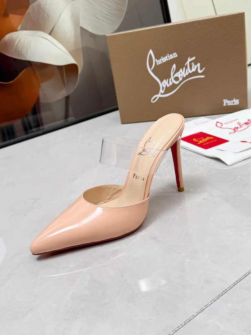 ChristianLouboutinLupertin. CLRed bottom shoes.‖ Global limit！A blessing from Las Vegas.❤The miraculous neon from Las Vegas.🎆 Manual, Fine process❗Collection-level works❗ It's absolutely sucking.🌟 Classic paint-skinned film with high heels. Fine It's beautiful. It's beautiful. Fashion sandals. "Standing high heels." There's no resistance. Sexy goddess. Unmask the invincible woman. ♪ The colorful red ♪ Like the red blanket the queen was on the top. The air field is open in minutes. In love and in work. - Red! It's a particularly fascinating thing. Women are so good.！It's for all kinds of parties. 💎 The undefeated classic. It's a one-to-one-open custom. 🍳Fabulous.: Original Materials 🍳Uchi.: Importing soft sheep's skins and putting feet inside them. 🍳Otsumi!: Original Unique Real Skin 🍳He's tall.: 10.5cm 🍳Color: Black and white. Almond skin. White paint. Red paint.4Colour 🍳Size: 35-39（40/41/42/43I'll make sure I don't change it.）Standard Code 🍳Packaging: Bags with bags., Card