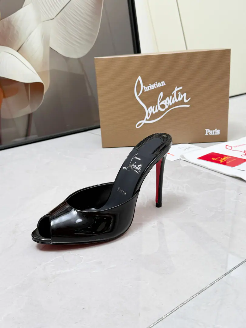 ChristianLouboutinLupertin. CLRed bottom shoes.‖ Global limit！A blessing from Las Vegas.❤The miraculous neon from Las Vegas.🎆 Manual, Fine process❗Collection-level works❗ It's absolutely sucking.🌟 The classic scaffolded fish with high heels and slippers. Fine It's beautiful. It's beautiful. Fashion sandals. "Standing high heels." There's no resistance. Sexy goddess. Unmask the invincible woman. ♪ The colorful red ♪ Like the red blanket the queen was on the top. The air field is open in minutes. In love and in work. - Red! It's a particularly fascinating thing. Women are so good.！It's for all kinds of parties. 💎 The undefeated classic. It's a one-to-one-open custom. 🍳Fabulous.: Original Materials 🍳Uchi.: Importing soft sheep's skins and putting feet inside them. 🍳Otsumi!: Original Unique Real Skin 🍳He's tall.: 10.5cm 🍳Color: Black and white. Almond skin. White paint. Red paint.4Colour 🍳Size: 35-39（40/41/42/43I'll make sure I don't change it.）Standard Code 🍳Packaging: Bags with bags., Card