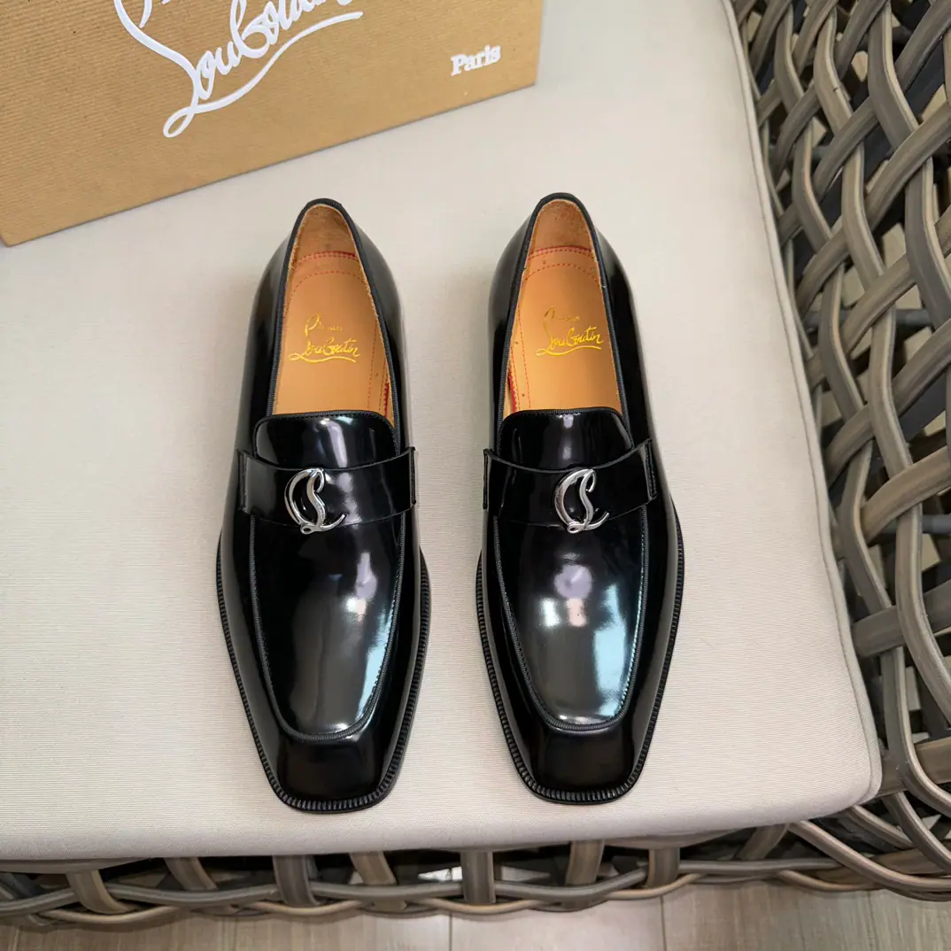 Christia*.Loubouti*🆑High-end man business leather shoes.｜Classic red shoes.｜Original import of head-level cattle skin｜Marked nail decoration｜In the skin of the watered cow.｜Italian imports of red cow skins｜High-end luxury｜It's a perfect interpretation of fashion., Sunshine., It's a style., It's for every occasion. Size: 39-44（38.45.46Do it.）