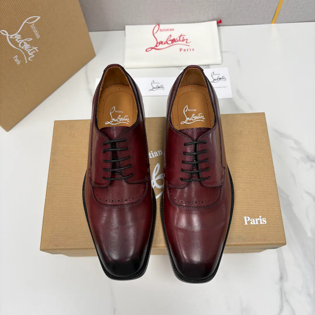 💋💍 CL The new man is wearing shoes. Christia* Loubouti* Red bottom shoes. A gentleman in leather muscles and red-diacent beauty. Use top-of-the-line cow skin./Pyramid skin made of cow Use a classic stump of Oxford Shoes, The shoe line is sharp., At the same time, the Asian man's foot is a match., Visually optimize the foot ratio, I'm gonna make my legs more visible when you're wearing suit.. Stereotyping of shoelaces, Keep the formal attributes of the natural shoes, Again.“Alignable Altitude”Design, To balance comfort with style.. "I choose to dye the calf with water." The original Italian is a very big one.. - Fine work. ♪ And bring you the luxury ♪ ♪ The stale strategist is the one that stands ♪, Signal red soles.: FromChristia* Loubouti*♪ The moment of inspiration ♪, Now it's the core element of brand recognition., Every step is a low profile of luxury taste.. A gentleman-style full-scope coverage. • Business Home: Black calf with a dark suit., Board of Directors., It's a signing ceremony.“Trust card”. Pumped cow leather and a leisure suit., To the business of leisure.“It's a long time ago.” • Social moment: The night dress is a fine gift., ♪ The red bottom shines under the lights ♪, I'll let you have dinner., Wedding and so forth.“Highlight” • Daily style: Dark brown paste is a pair of jeans., Qazi pants., I'm going to put the elegant genes of the shoes in the everyday clothes., Achieved“It's a lot of style.”"The luxury of the world's most varied and practicalism. Standard leather shoe code number: 39～44# （38.45.46🉑️Do it.）