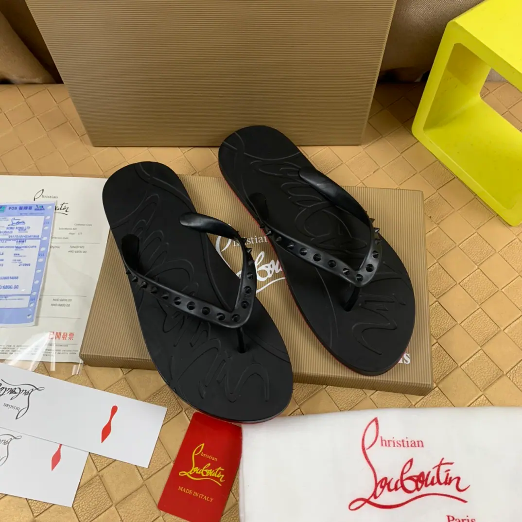ChristanLouboutinAbbreviationsCLRabbi. /Red bottom slippers. ♞size: 35～46 I'm drawing inspiration from summer., The pool of fun sandals provides bold and attractive lines.. The model is set up in a thick air rubber shoe under adornmented colour-to-colour model., And has a wide range of, A light calf straps decorated., A signature detail. Maison Rubuto.. A very clean and elegant shoe..