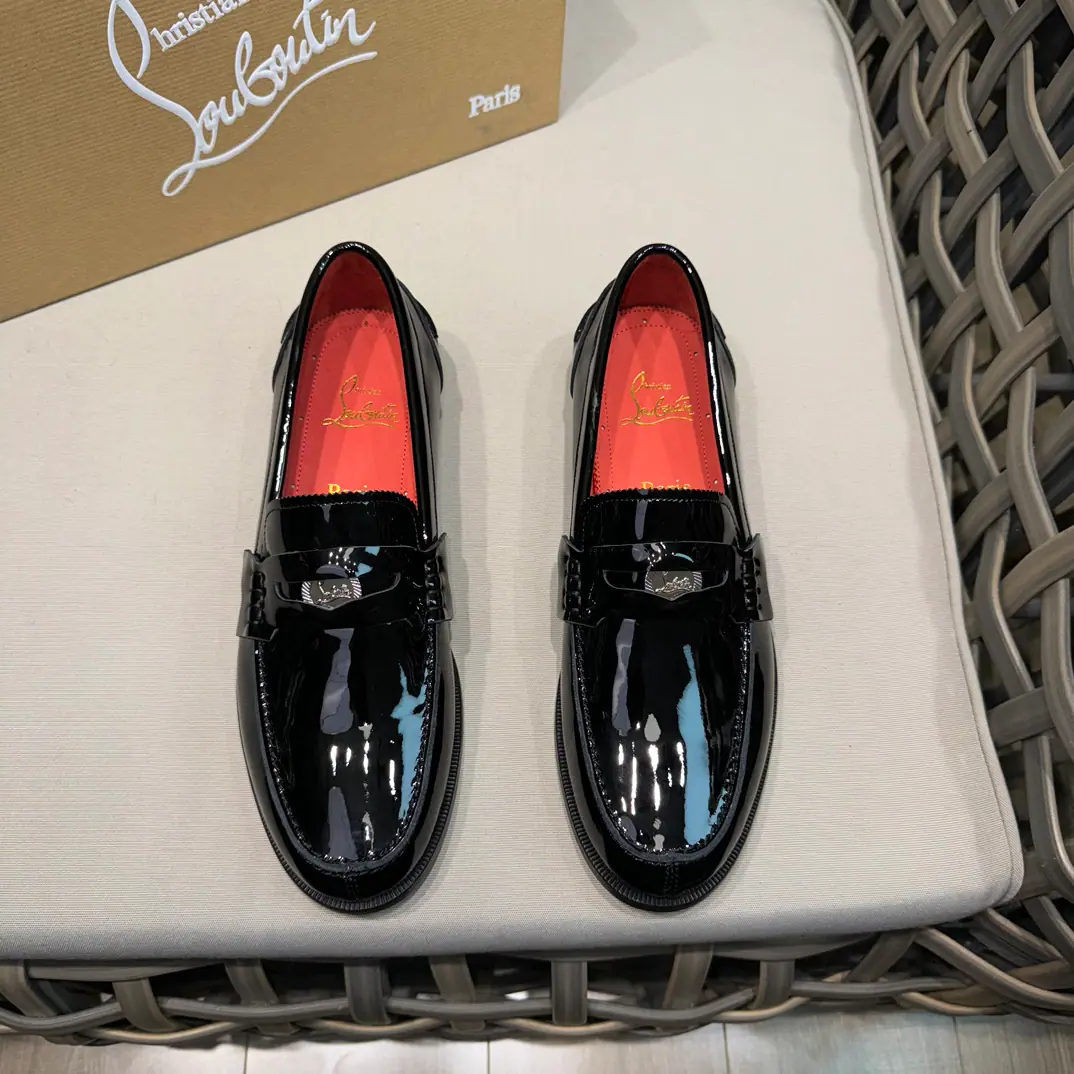 Christia*.Loubouti*🆑High-end man business leather shoes.｜Classic red shoes.｜Original import of head-level cattle skin｜Marked nail decoration｜In the skin of the watered cow.｜Italian imports of red cow skins｜High-end luxury｜It's a perfect interpretation of fashion., Sunshine., It's a style., It's for every occasion. Size: 39-44（38.45.46Do it.）
