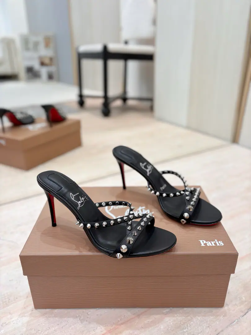 Plant price 𝐶ℎ𝑟𝑖𝑠𝑡𝑖𝑎𝑛 𝐿𝑜𝑢𝑏𝑜𝑢𝑡𝑖𝑛Red bottom heights and series.🍷🍷 ♪ When the sun goes through the city ♪, You need a couple of meetings.「# Light #」High heels.. Rink Shoes Series, Light the summer streets with saturation.: ●The glow is green like a morning butter and milk shake., Lighting the tediousness of the commute.. ●The bright oranges are like falling gold., Let dating time bring a filter.. ●The classic black nails hide the vehement., The workspace is full in one second.. Every pair of shoes is a love poem for the city., The nails are refractioning the starlight between steps.. There's no need to catch up with the tide., You're the tide itself.——Step on it.CL, Make every step focus., ♪ And make the ordinary routines ♪TThe show.. 【Material】 ✅Uchi.: In the sheep's skin. ✅Otsumi!: The original is really a big one. ✅Colours: Come to color the card. ✅Codes: 34-42 (34.40.41.42No re-election.） ✅He's tall.: 10.5cm