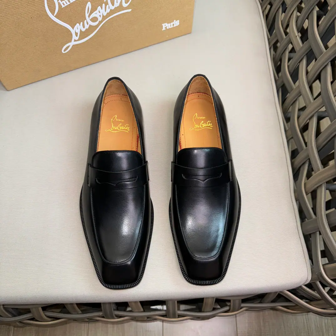 Christia*.Loubouti*🆑High-end man business leather shoes.｜Classic red shoes.｜Original import of head-level cattle skin｜Marked nail decoration｜In the skin of the watered cow.｜Italian imports of red cow skins｜High-end luxury｜It's a perfect interpretation of fashion., Sunshine., It's a style., It's for every occasion. Size: 39-44（38.45.46Do it.）