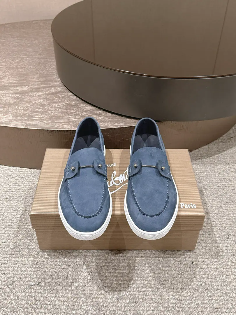 CL Christia* Loubouti*（Red bottom shoes.） Chambeliboat LeFlell Shoes. The Italian man's new shoes on the leisure boat.🆕 Every pair of Italian hand-made shoes with a simple classic., The upper feet are very comfortable.！ This shoe face is in the eye, cow skin., Handmade shoe face Little crossband metal shoe buttons instead of shoelaces are more of a look., It's invisible.. The little cow has a comfort in skin. Original rubber film combination, ♪ And it's a beautiful look ♪. It's a very good feeling.. Unpackaged launch, Multicolor🉑Select！ Standard leather shoe code number: 39～46（45.46Do it.）