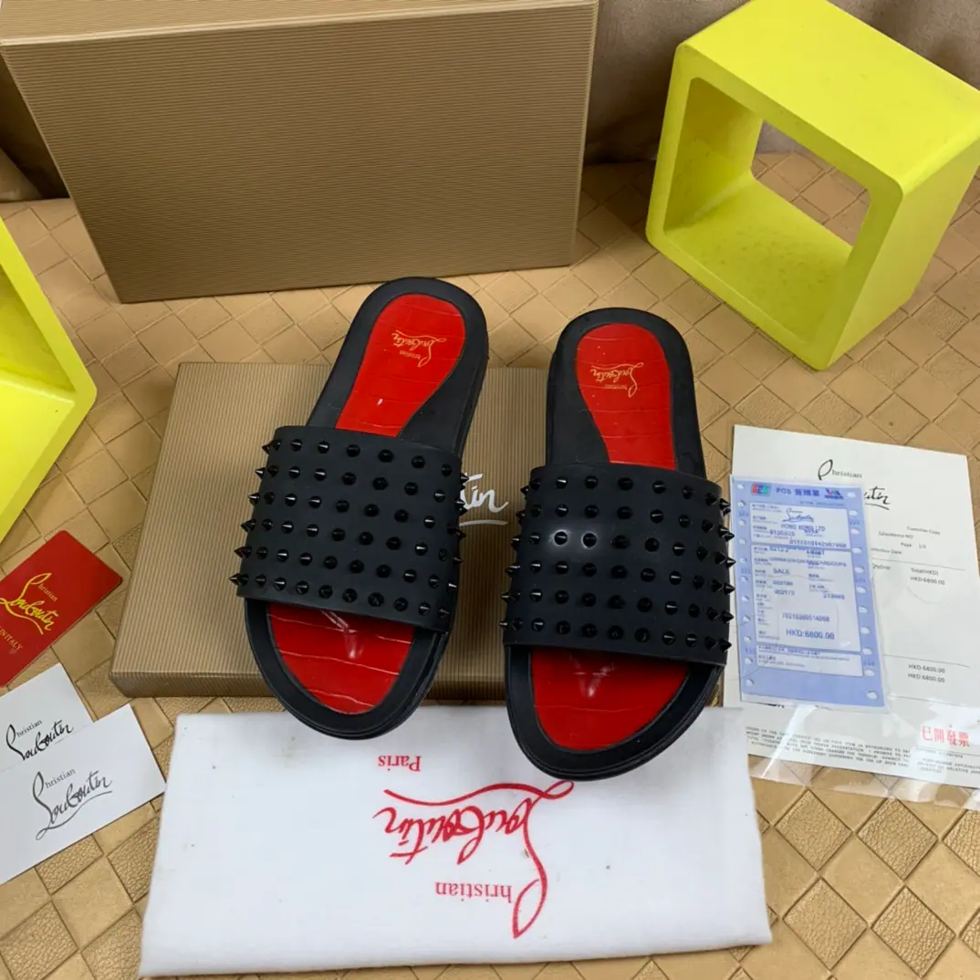 ChristanLouboutinAbbreviationsCLRabbi. /A man with a red bottom slipper. ♞size: 38～46 I'm drawing inspiration from summer., The pool of fun sandals provides bold and attractive lines.. The model is set up in a thick air rubber shoe under adornmented colour-to-colour model., And has a wide range of, A light calf straps decorated., A signature detail. Maison Rubuto.. A very clean and elegant shoe..