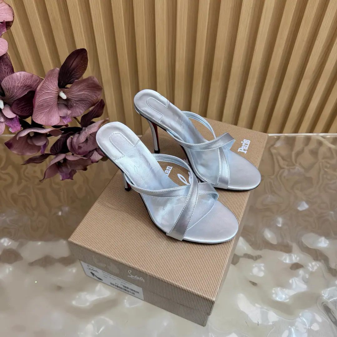 2026Spring and summer fashion show.💎High heels. CLThe red bottom forever.𝑦𝑦𝑑𝑠 𝐶ℎ𝑟𝑖𝑠𝑡𝑖𝑎𝑛 𝐿𝑜𝑢𝑏𝑜𝑢𝑡𝑖𝑛Red bottom heights. New red-dip ballet heels. There's nothing to say. It's a whole crazy thing.💋#A deadly temptation. Just tried it on the foot. Very well. Very well dressed. It's beautiful.#Red bottom shoes. - It's a very comfortable high heels. A woman's shoes must have a pair of red bottom shoes. Shoe.: Original cow skin Uchi.: Lamb skin. He's tall.: 10cm Mail packages: CLFull original package 35-42（40-42Custom）