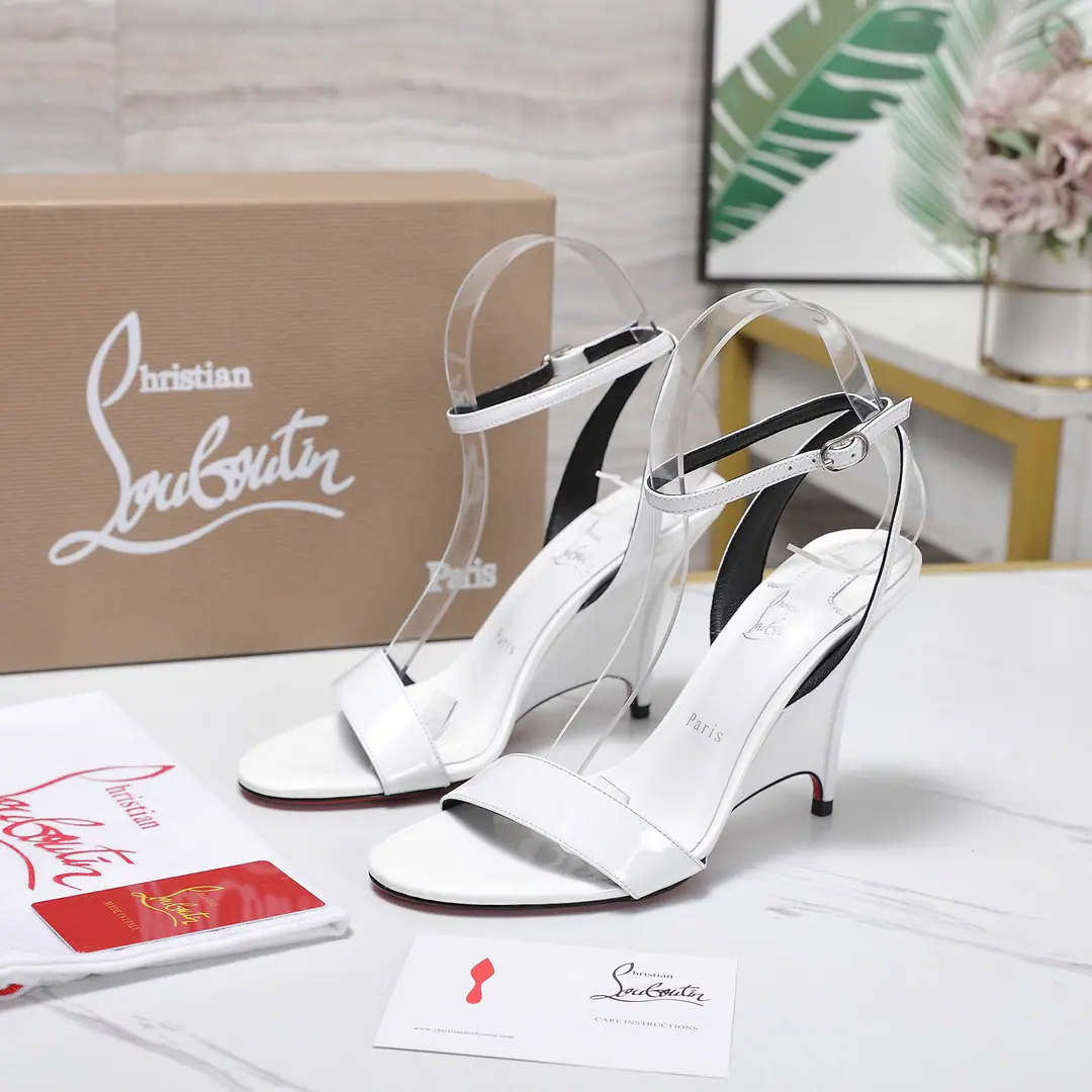 TopChristian Louboutin | 2026s𝐒OriginalCLThe newest pair of heels.～ Fashion-based red-drinking sandals. New red metal and hot rose heels. Nothing to say is a whole lot of crazy.💋#A deadly temptation. Material: Painted skin. Uchi.: In the sheep's skin. Otsumi!: The original import top is a big one. Size: 35–42（35.40.41.42）Make a no-refund order. He's tall.: 10cm