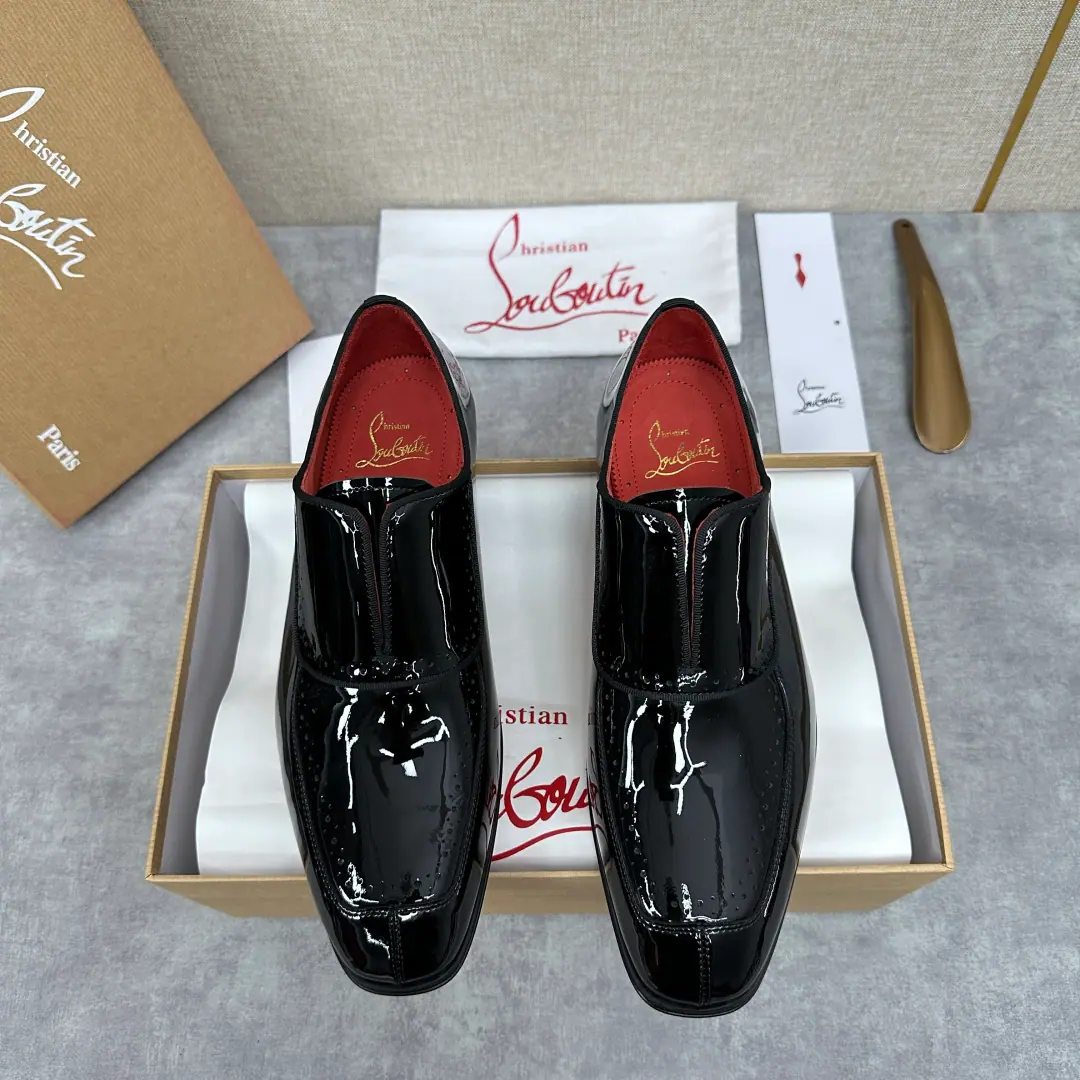 💋💍 CL New shoes. Christia* Loubouti* Red bottom shoes. GREGGO - The man's Oxford shoes. Official sales price Use imported cattle skin/- The bright side./ The ball is made from the side. A little light-faced tip-up. Signal Red Bottom, A very personal shoe. In the original cow skin. The original Italian is a very big one.. - Fine work. ♪ And bring you the luxury ♪ ♪ The stale strategist is the one that stands ♪, GREGGO- The man's Oxford shoes. The Oxford Shoes for the city., Elegance lines and classic contours are eternal charms.. Black paint leather with fine eye-sucking., More holistic shapes add a few points of excellence.. The long shoes are designed with grace., Little high-banded shoe-eye buttons are even more sharp., It's invisible.. The base of the foiled shoe is designed to provide a light foot-shoeing., Elegance, ♪ And it's a beautiful look ♪. It's a very good feeling.. Standard leather shoe code number: 39～44# （38.45.46🉑️Do it.）