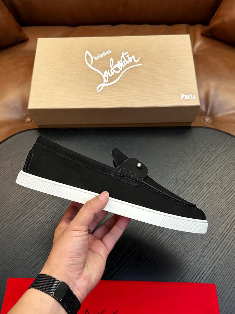 Christian Louboutin（Red bottom shoes.）Italian men's leisure shoes.！Every pair of Italian hand-made shoes with a simple classic., The upper feet are very comfortable.！ This shoe face is in the eye, cow skin., In the top of the top, the top of the top.！The base is combined with the original rubber film., In the cow's skin.！Brands are for modeling., A private model is manageable.!Original Box Packaging, Shoes and shoes.！39 40 41 42 43 44 （38 45 46Do it.）