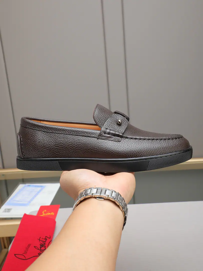 P Christian Louboutin（Red bottom shoes.）Italian men's leisure shoes.！Every pair of Italian hand-made shoes with a simple classic., The upper feet are very comfortable.！ This shoe face is in the eye, cow skin., In the top of the top, the top of the top.！The base is combined with the original rubber film., In the cow's skin.！Brands are for modeling., A private model is manageable.!Original Box Packaging！39 40 41 42 43 44 （38 45 46Do it.）