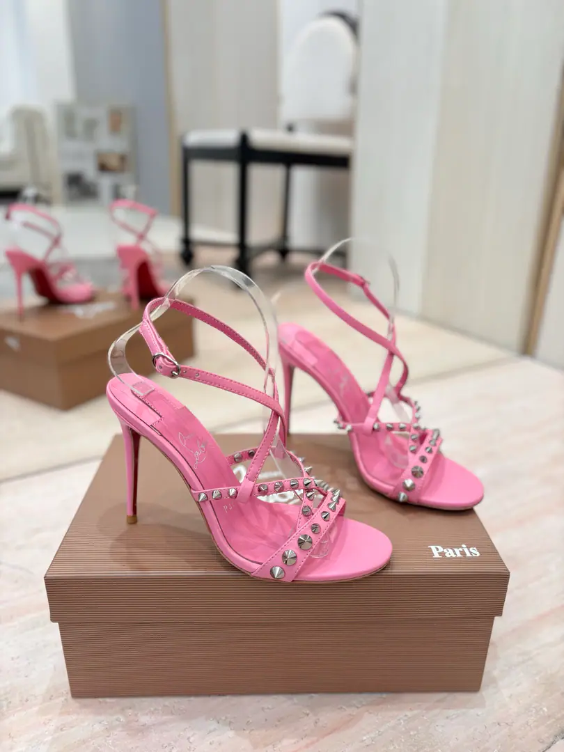 Plant price 𝐶ℎ𝑟𝑖𝑠𝑡𝑖𝑎𝑛 𝐿𝑜𝑢𝑏𝑜𝑢𝑡𝑖𝑛Red bottom heights and series.🍷🍷 ♪ When the sun goes through the city ♪, You need a couple of meetings.「# Light #」High heels.. Rink Shoes Series, Light the summer streets with saturation.: ●The glow is green like a morning butter and milk shake., Lighting the tediousness of the commute.. ●The bright oranges are like falling gold., Let dating time bring a filter.. ●The classic black nails hide the vehement., The workspace is full in one second.. Every pair of shoes is a love poem for the city., The nails are refractioning the starlight between steps.. There's no need to catch up with the tide., You're the tide itself.——Step on it.CL, Make every step focus., ♪ And make the ordinary routines ♪TThe show.. 【Material】 ✅Uchi.: In the sheep's skin. ✅Otsumi!: The original is really a big one. ✅Colours: Come to color the card. ✅Codes: 34-42 (34.40.41.42No re-election.） ✅He's tall.: 10.5cm