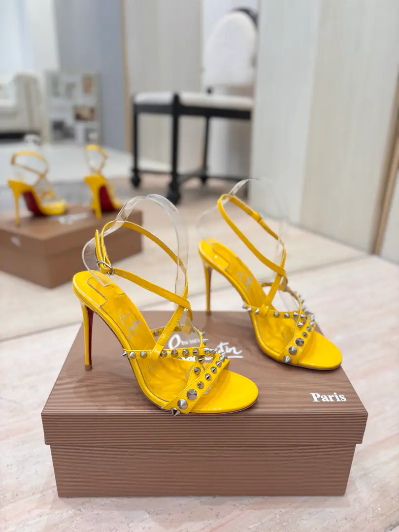 Plant price 𝐶ℎ𝑟𝑖𝑠𝑡𝑖𝑎𝑛 𝐿𝑜𝑢𝑏𝑜𝑢𝑡𝑖𝑛Red bottom heights and series.🍷🍷 ♪ When the sun goes through the city ♪, You need a couple of meetings.「# Light #」High heels.. Rink Shoes Series, Light the summer streets with saturation.: ●The glow is green like a morning butter and milk shake., Lighting the tediousness of the commute.. ●The bright oranges are like falling gold., Let dating time bring a filter.. ●The classic black nails hide the vehement., The workspace is full in one second.. Every pair of shoes is a love poem for the city., The nails are refractioning the starlight between steps.. There's no need to catch up with the tide., You're the tide itself.——Step on it.CL, Make every step focus., ♪ And make the ordinary routines ♪TThe show.. 【Material】 ✅Uchi.: In the sheep's skin. ✅Otsumi!: The original is really a big one. ✅Colours: Come to color the card. ✅Codes: 34-42 (34.40.41.42No re-election.） ✅He's tall.: 10.5cm