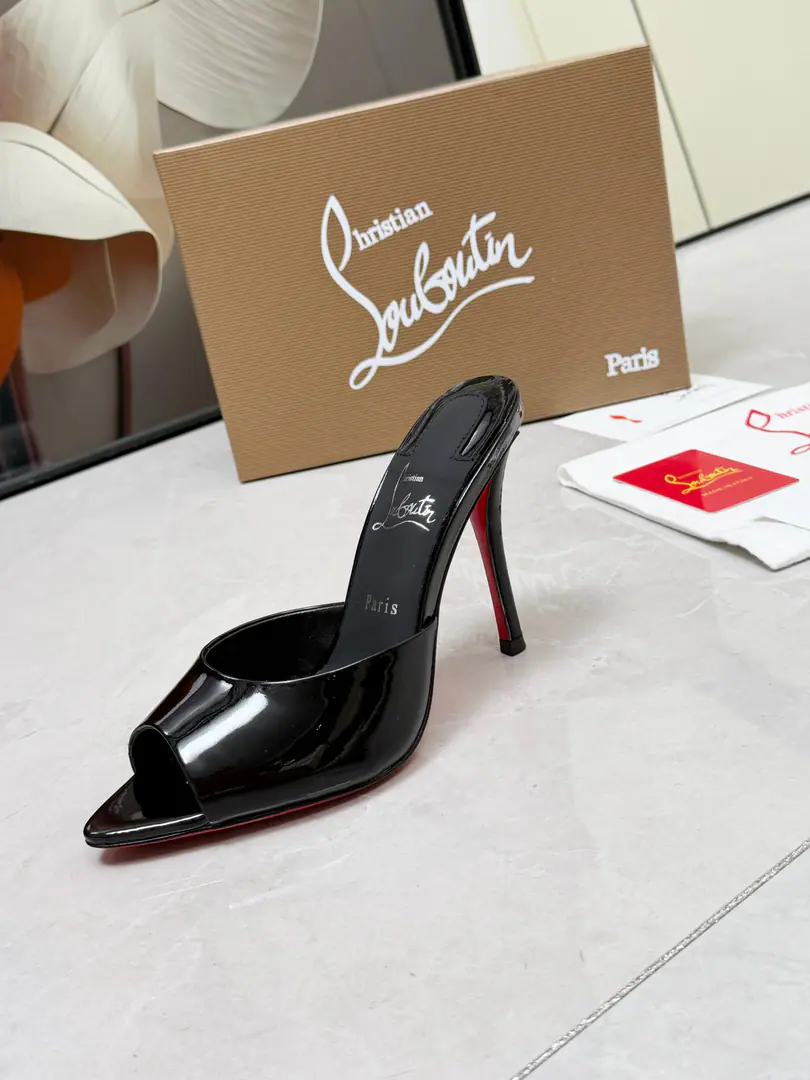ChristianLouboutinLupertin. CLRed bottom shoes.‖ Global limit！A blessing from Las Vegas.❤The miraculous neon from Las Vegas.🎆 Manual, Fine process❗Collection-level works❗ It's absolutely sucking.🌟 The classic stale-skinned fish with high-mouthed slippers. Fine It's beautiful. It's beautiful. Fashion sandals. "Standing high heels." There's no resistance. Sexy goddess. Unmask the invincible woman. ♪ The colorful red ♪ Like the red blanket the queen was on the top. The air field is open in minutes. In love and in work. - Red! It's a particularly fascinating thing. Women are so good.！It's for all kinds of parties. 💎 The undefeated classic. It's a one-to-one-open custom. 🍳Fabulous.: Original Materials 🍳Uchi.: Importing soft sheep's skins and putting feet inside them. 🍳Otsumi!: Original Unique Real Skin 🍳He's tall.: 10.5cm 🍳Color: Black and white. Almond skin. White paint. Red paint.4Colour 🍳Size: 35-39（40/41/42/43I'll make sure I don't change it.）Standard Code 🍳Packaging: Bags with bags., Card