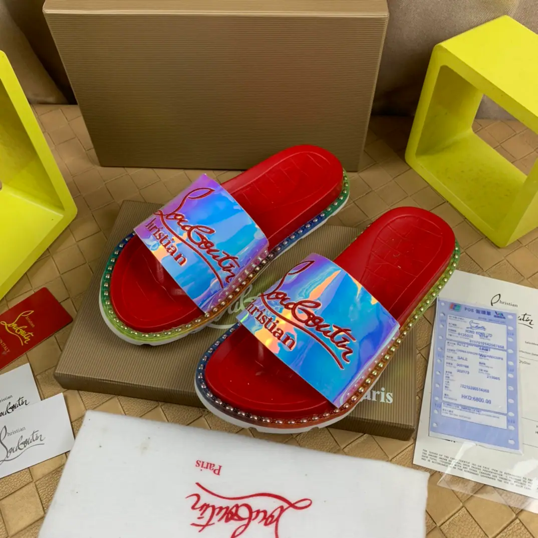 ChristanLouboutinAbbreviationsCLRabbi. /A man with a red bottom slipper. ♞size: 38～46 I'm drawing inspiration from summer., The pool of fun sandals provides bold and attractive lines.. The model is set up in a thick air rubber shoe under adornmented colour-to-colour model., And has a wide range of, A light calf straps decorated., A signature detail. Maison Rubuto.. A very clean and elegant shoe..
