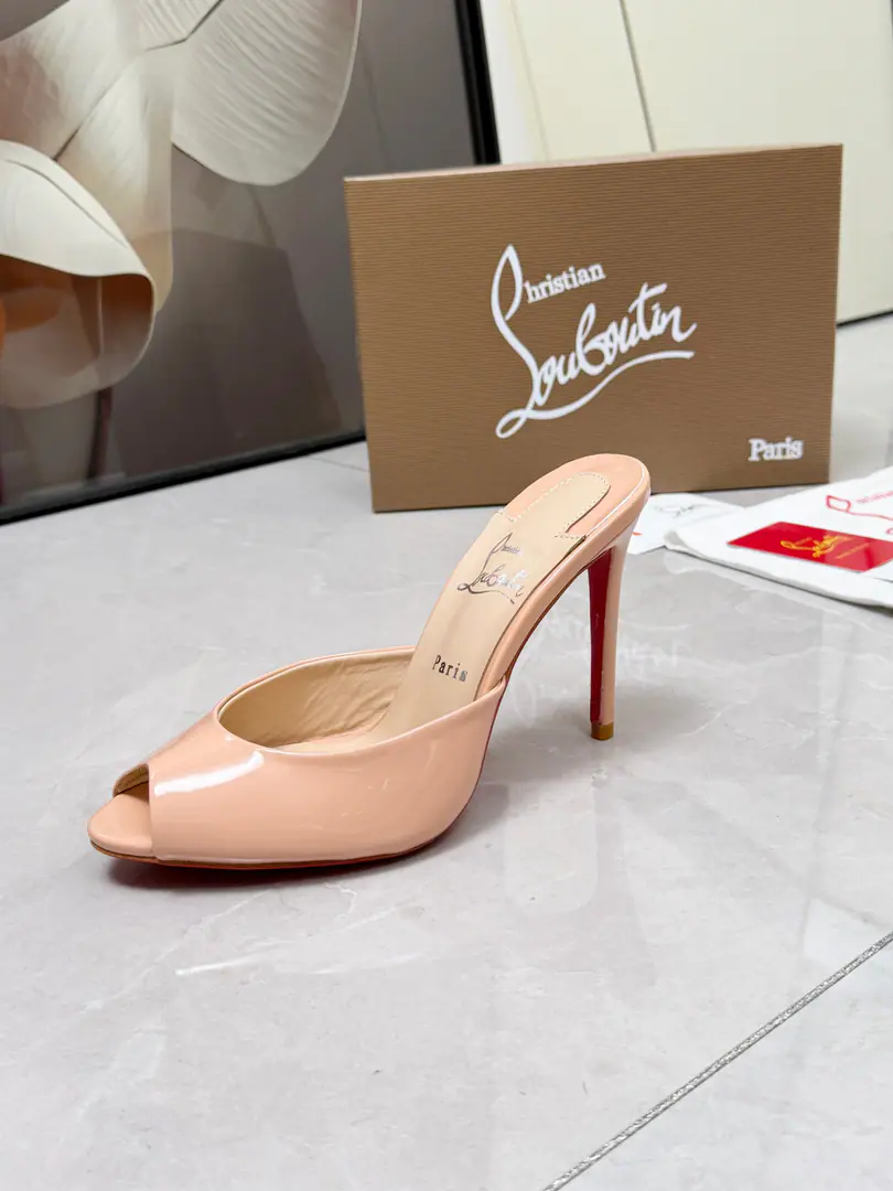 ChristianLouboutinLupertin. CLRed bottom shoes.‖ Global limit！A blessing from Las Vegas.❤The miraculous neon from Las Vegas.🎆 Manual, Fine process❗Collection-level works❗ It's absolutely sucking.🌟 The classic scaffolded fish with high heels and slippers. Fine It's beautiful. It's beautiful. Fashion sandals. "Standing high heels." There's no resistance. Sexy goddess. Unmask the invincible woman. ♪ The colorful red ♪ Like the red blanket the queen was on the top. The air field is open in minutes. In love and in work. - Red! It's a particularly fascinating thing. Women are so good.！It's for all kinds of parties. 💎 The undefeated classic. It's a one-to-one-open custom. 🍳Fabulous.: Original Materials 🍳Uchi.: Importing soft sheep's skins and putting feet inside them. 🍳Otsumi!: Original Unique Real Skin 🍳He's tall.: 10.5cm 🍳Color: Black and white. Almond skin. White paint. Red paint.4Colour 🍳Size: 35-39（40/41/42/43I'll make sure I don't change it.）Standard Code 🍳Packaging: Bags with bags., Card