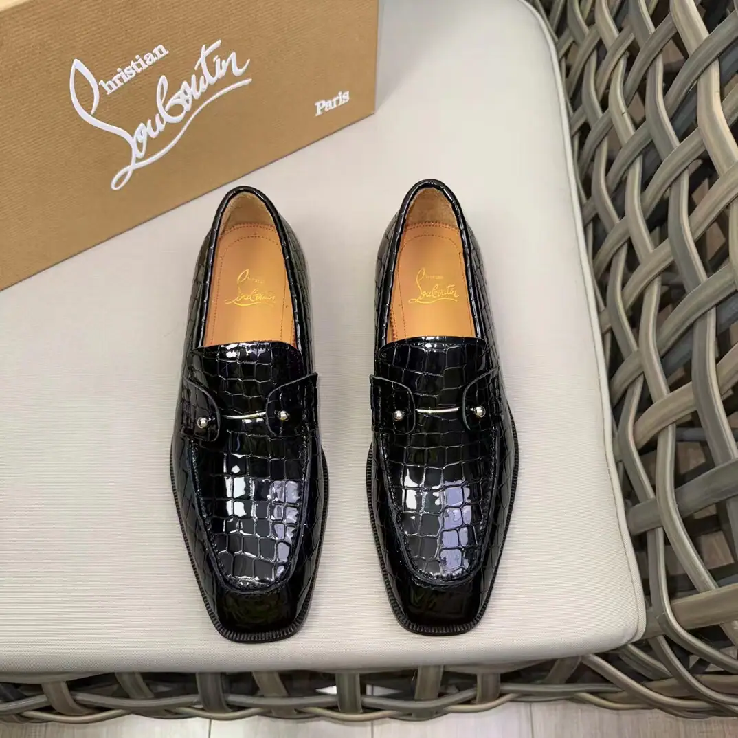 Christia*.Loubouti*🆑High-end man business leather shoes.｜Classic red shoes.｜Original import of head-level cattle skin｜Marked nail decoration｜In the skin of the watered cow.｜Italian imports of red cow skins｜High-end luxury｜It's a perfect interpretation of fashion., Sunshine., It's a style., It's for every occasion. Size: 39-44（38.45.46Do it.）