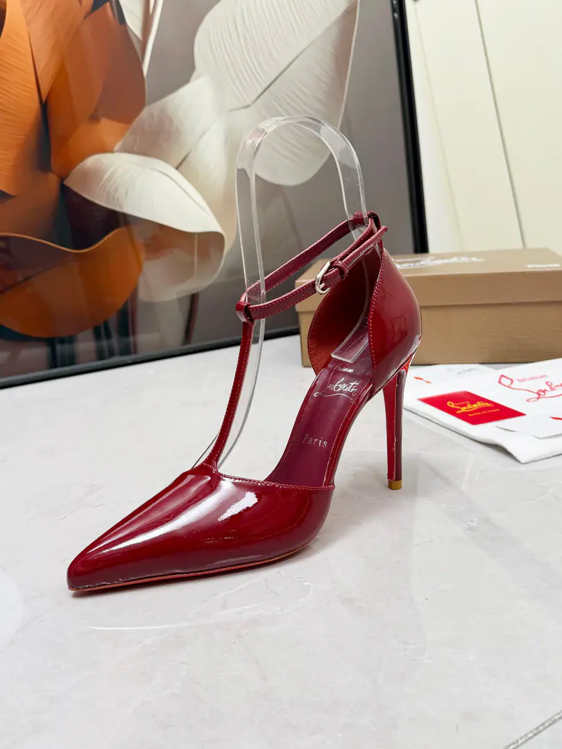ChristianLouboutinLupertin. CLRed bottom shoes.‖ Global limit！A blessing from Las Vegas.❤The miraculous neon from Las Vegas.🎆 Manual, Fine process❗Collection-level works❗ It's absolutely sucking.🌟 The most recent, top-of-the-line, high-head slippers. Fine It's beautiful. It's beautiful. Fashion sandals. "Standing high heels." There's no resistance. Sexy goddess. Unmask the invincible woman. ♪ The colorful red ♪ Like the red blanket the queen was on the top. The air field is open in minutes. In love and in work. - Red! It's a particularly fascinating thing. Women are so good.！It's for all kinds of parties. 💎 The undefeated classic. It's a one-to-one-open custom. 🍳Fabulous.: Original Materials 🍳Uchi.: Importing soft sheep's skins and putting feet inside them. 🍳Otsumi!: Original Unique Real Skin 🍳He's tall.: 10.5cm 🍳Color: Black and white. Almond skin. White paint. Red paint.4Colour 🍳Size: 35-39（40/41/42/43I'll make sure I don't change it.）Standard Code 🍳Packaging: Bags with bags., Card