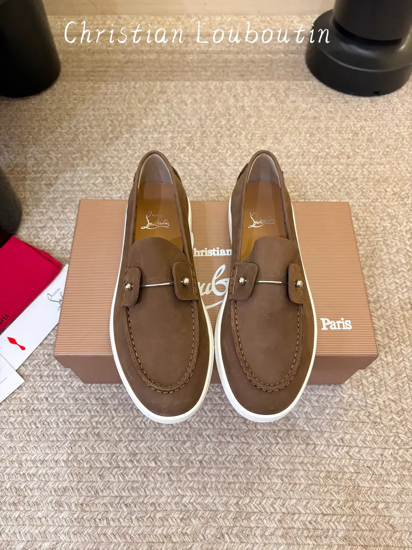 Men➕10 christian louboutin·CL Red bottom shoes.·2026New·LeFlell Shoes. ⭐️Classic. A pair of skins with a sexy red bottom., Jane is lazy and has a high-profile mood. The shoe is a perfect wrap for the arch., Soft. Skins are so nice., I'm not tired of shopping all day. It's not like you're wearing jeans or a suit., It's all about raising the overall profile.—So comfort and grace can really coexist. The shoes are skinned with cattle. Couple money.35-45