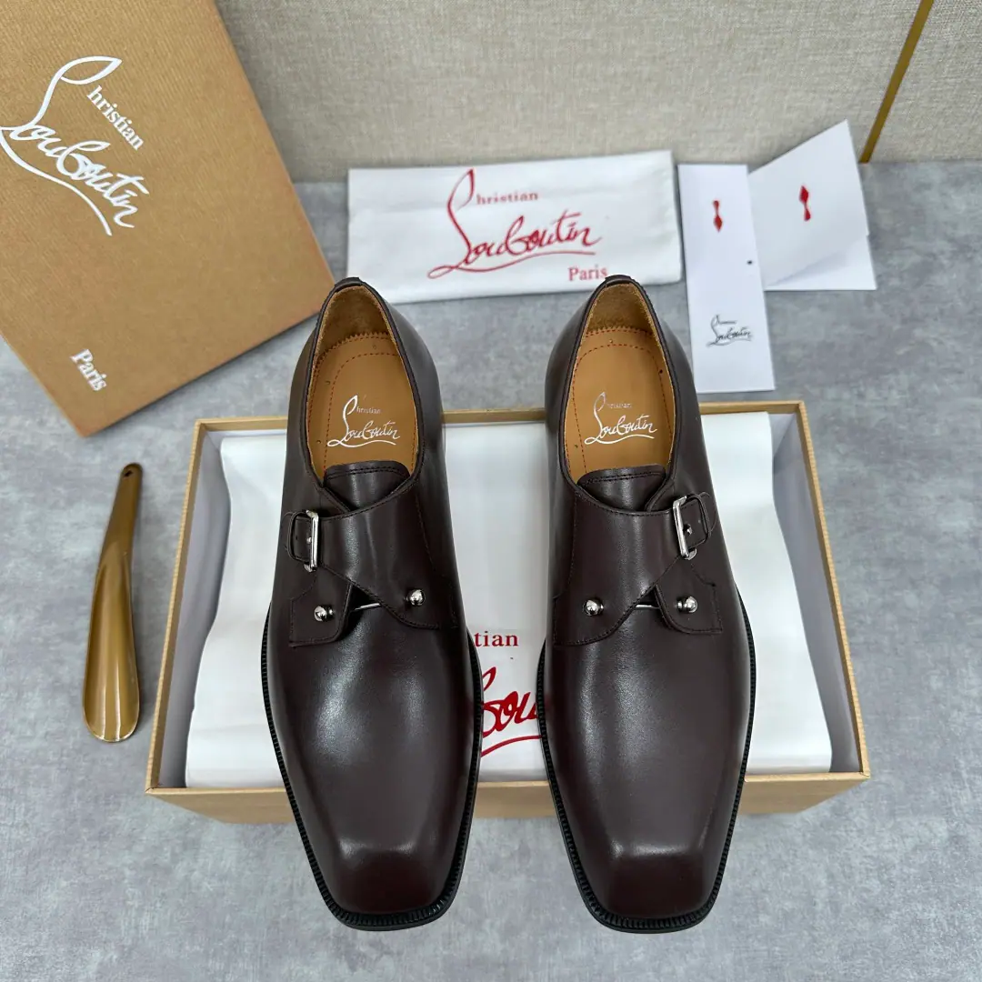 💋💍 CL New shoes. Christia* Loubouti* Red bottom shoes. GREGGO - The man's Oxford shoes. Official sales price Use imported cattle skin/- The bright side./ The ball is made from the side. A little light-faced tip-up. Signal Red Bottom, A very personal shoe. In the original cow skin. The original Italian is a very big one.. - Fine work. ♪ And bring you the luxury ♪ ♪ The stale strategist is the one that stands ♪, GREGGO- The man's Oxford shoes. The Oxford Shoes for the city., Elegance lines and classic contours are eternal charms.. Black paint leather with fine eye-sucking., More holistic shapes add a few points of excellence.. The long shoes are designed with grace., Little high-banded shoe-eye buttons are even more sharp., It's invisible.. The base of the foiled shoe is designed to provide a light foot-shoeing., Elegance, ♪ And it's a beautiful look ♪. It's a very good feeling.. Standard leather shoe code number: 39～44# （38.45.46🉑️Do it.）