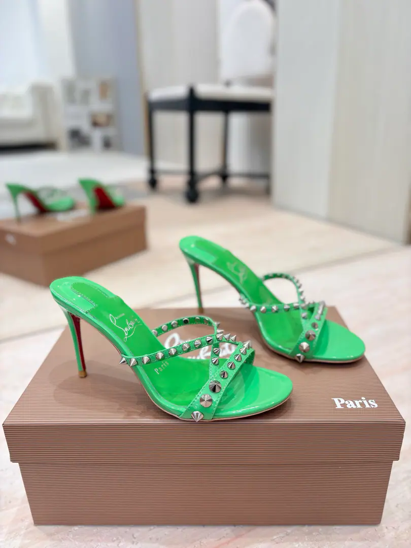 Plant price 𝐶ℎ𝑟𝑖𝑠𝑡𝑖𝑎𝑛 𝐿𝑜𝑢𝑏𝑜𝑢𝑡𝑖𝑛Red bottom heights and series.🍷🍷 ♪ When the sun goes through the city ♪, You need a couple of meetings.「# Light #」High heels.. Rink Shoes Series, Light the summer streets with saturation.: ●The glow is green like a morning butter and milk shake., Lighting the tediousness of the commute.. ●The bright oranges are like falling gold., Let dating time bring a filter.. ●The classic black nails hide the vehement., The workspace is full in one second.. Every pair of shoes is a love poem for the city., The nails are refractioning the starlight between steps.. There's no need to catch up with the tide., You're the tide itself.——Step on it.CL, Make every step focus., ♪ And make the ordinary routines ♪TThe show.. 【Material】 ✅Uchi.: In the sheep's skin. ✅Otsumi!: The original is really a big one. ✅Colours: Come to color the card. ✅Codes: 34-42 (34.40.41.42No re-election.） ✅He's tall.: 10.5cm