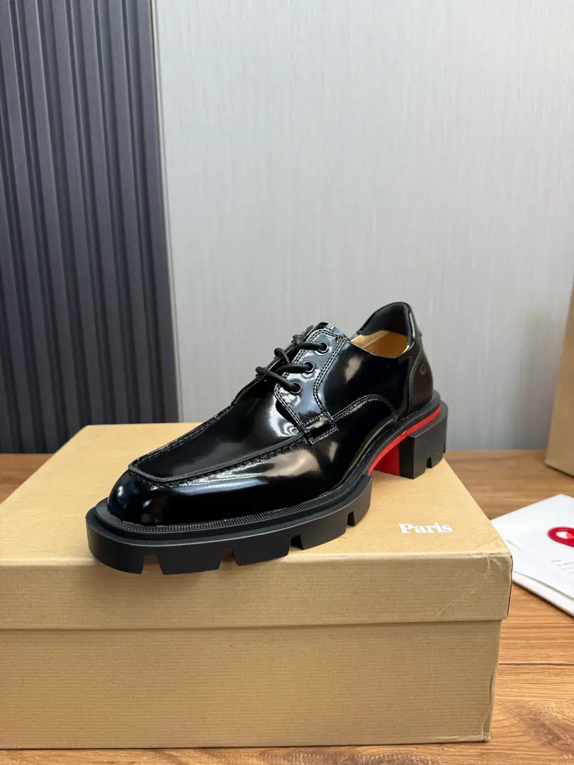 Plant CL Red bottom boots.🆑1:1Original Open, Christian* Louboutin, The shoe is coming in with a bouquet.+In the skin of the watered cow., Original Base⬆️ Slipperproof., Full cabinet packing🎁39-45（45.46Make a no-refund order.）