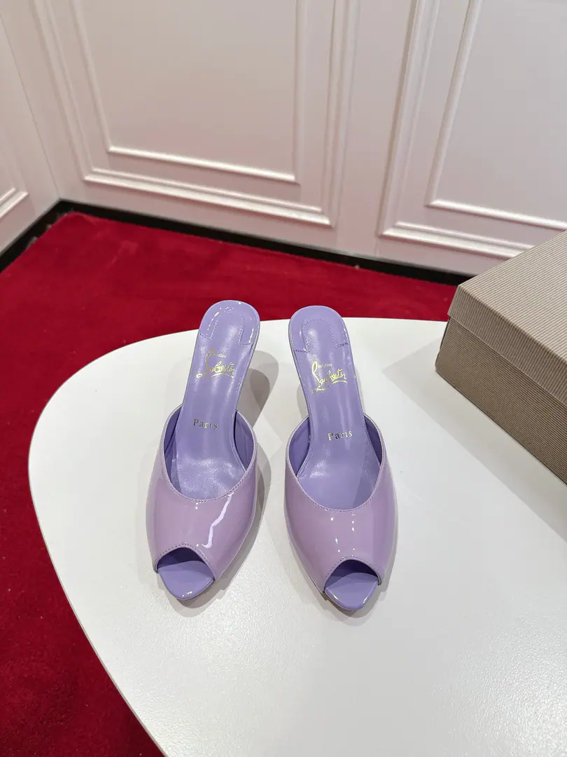🆑 Top Original Box Christian Louboutin | 2025s𝐒The original is heavy load.CLClassic paint fish with high-mouthed slippers.～ ❤︎ Shoe.: Black as red as a conflict., A perfect interpretation of the classic of the pair of heels., The type of line is elegant., Packages are fit to the foot., It's a charm for hand-shoes. ❤︎ Material: Imports of real sheep. ❤︎ Uchi.: In the pellets of the sheep. ❤︎ Otsumi!: The paint is so thick. ❤︎ Size: 34-43「34.40.41.42.43Make a no-refund order.」 ︎︎❤︎ Color: Five Colors ❤︎ He's tall.: NYO5.5cm
