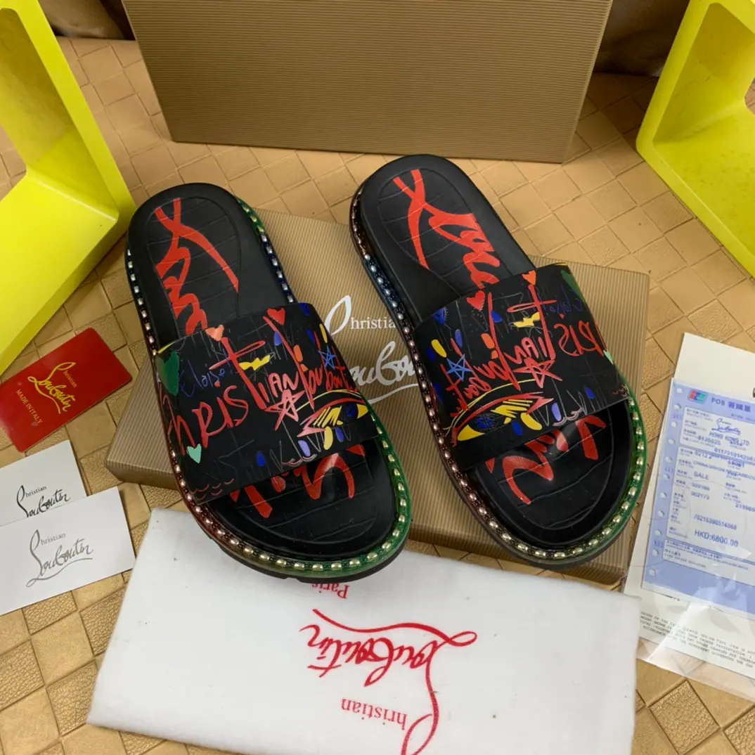 ChristanLouboutinAbbreviationsCLRabbi. /A man with a red bottom slipper. ♞size: 38～46 I'm drawing inspiration from summer., The pool of fun sandals provides bold and attractive lines.. The model is set up in a thick air rubber shoe under adornmented colour-to-colour model., And has a wide range of, A light calf straps decorated., A signature detail. Maison Rubuto.. A very clean and elegant shoe..