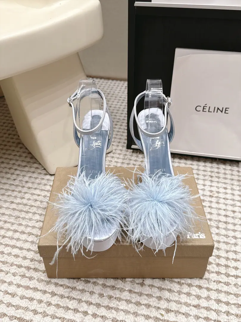 Requisition level Christian Louboutin 26/New paragraph Feathers and sandals. This is... ​​Christian Louboutin（CL）Feathers and sandals.​​, White saturne and tripped., Shoe-faced ostrich feathers., Siu, Red Bottom. There's a print in the shoe. CL Classic handwritten signature and "Paris" Word. Last round you put on... CL The mountain tea flower., These are feathers from the same series., It's a little more beautiful., It's a special film.. A few key points. ​​The face is blown.​​: The velvet velocities of ostrich feathers match the white comb., The spirits are just full., It's a good dinner., Wedding shoes., Take pictures of things like this.. ​​Red bottom ID​​: CL The red bottom is as bright on these two., It's very well-recognized.. Size: 35-39（34.40.41.42.43I'll make sure I don't change it.）
