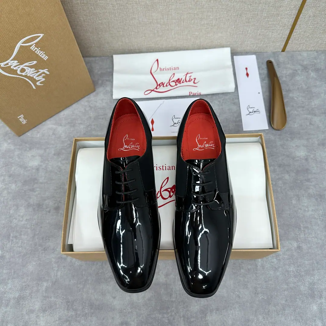 💋💍 CL New shoes. Christia* Loubouti* Red bottom shoes. The latest launch of the Oxford Shoes. Using imported cattle skin Three-section design The shoeheads are covered with metal nails. Signal Red Bottom, A very personal shoe. In the original cow skin. The original Italian is a very big one.. - Fine work. ♪ And bring you the luxury ♪ ♪ The stale strategist is the one that stands ♪, Mini-strings add a personal detail., Classic styles coexist with fine details., It's a very good feeling.. Standard leather shoe code number: 39～44# （38.45.46🉑️Do it.）