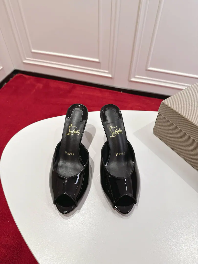 🆑 Top Original Box Christian Louboutin | 2025s𝐒The original is heavy load.CLClassic paint fish with high-mouthed slippers.～ ❤︎ Shoe.: Black as red as a conflict., A perfect interpretation of the classic of the pair of heels., The type of line is elegant., Packages are fit to the foot., It's a charm for hand-shoes. ❤︎ Material: Imports of real sheep. ❤︎ Uchi.: In the pellets of the sheep. ❤︎ Otsumi!: The paint is so thick. ❤︎ Size: 34-43「34.40.41.42.43Make a no-refund order.」 ︎︎❤︎ Color: Five Colors ❤︎ He's tall.: NYO5.5cm