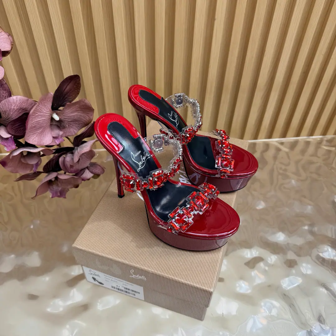 🆑 Christian Louboutin | 2026s𝐒OriginalCLThe newest pair of heels.～ Fashion-showed red-drinking sandals. New red metal and hot rose heels. Nothing to say is a whole lot of crazy.💋#A deadly temptation. ❤︎Shoe.: A beautiful new one., ♪ And roses on the tip of their feet ♪, From petals to flowers, All artificial stitches are made in the crystals. You're a good-ass guy. ❤︎ Material: Painted skin. ❤︎ Uchi.: In the sheep's skin. ❤︎ Otsumi!: The original import top is a big one. ❤︎ Size: 35–42（35.40.41.42）Make a no-refund order. ❤︎ He's tall.: 15.5cm Water table: 6.5cm