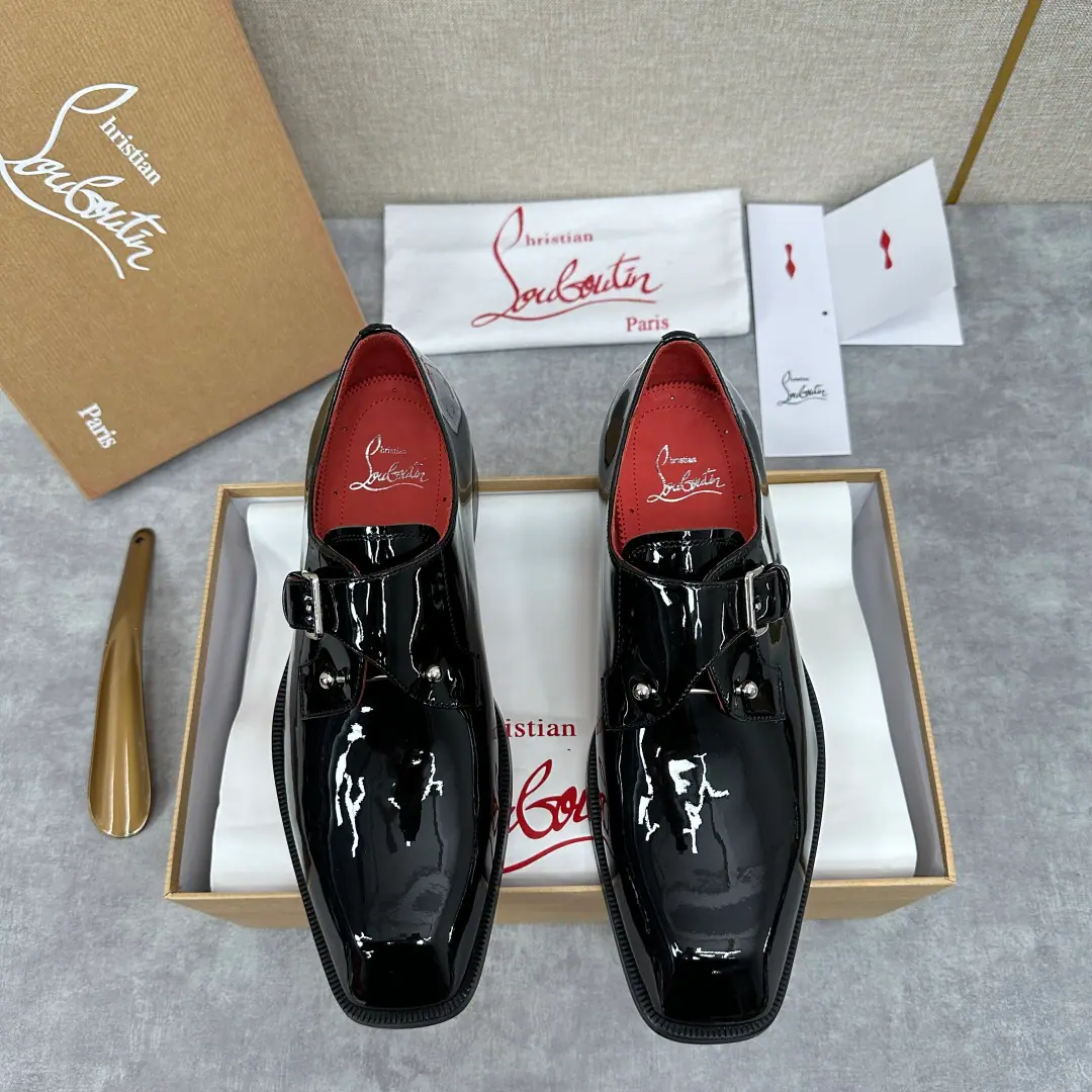💋💍 CL New shoes. Christia* Loubouti* Red bottom shoes. GREGGO - The man's Oxford shoes. Official sales price Use imported cattle skin/- The bright side./ The ball is made from the side. A little light-faced tip-up. Signal Red Bottom, A very personal shoe. In the original cow skin. The original Italian is a very big one.. - Fine work. ♪ And bring you the luxury ♪ ♪ The stale strategist is the one that stands ♪, GREGGO- The man's Oxford shoes. The Oxford Shoes for the city., Elegance lines and classic contours are eternal charms.. Black paint leather with fine eye-sucking., More holistic shapes add a few points of excellence.. The long shoes are designed with grace., Little high-banded shoe-eye buttons are even more sharp., It's invisible.. The base of the foiled shoe is designed to provide a light foot-shoeing., Elegance, ♪ And it's a beautiful look ♪. It's a very good feeling.. Standard leather shoe code number: 39～44# （38.45.46🉑️Do it.）