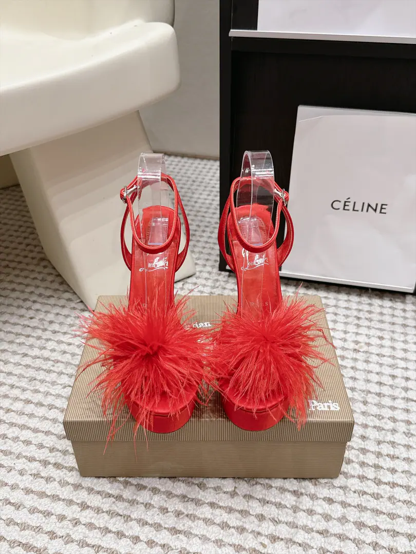 Requisition level Christian Louboutin 26/New paragraph Feathers and sandals. This is... ​​Christian Louboutin（CL）Feathers and sandals.​​, White saturne and tripped., Shoe-faced ostrich feathers., Siu, Red Bottom. There's a print in the shoe. CL Classic handwritten signature and "Paris" Word. Last round you put on... CL The mountain tea flower., These are feathers from the same series., It's a little more beautiful., It's a special film.. A few key points. ​​The face is blown.​​: The velvet velocities of ostrich feathers match the white comb., The spirits are just full., It's a good dinner., Wedding shoes., Take pictures of things like this.. ​​Red bottom ID​​: CL The red bottom is as bright on these two., It's very well-recognized.. Size: 35-39（34.40.41.42.43I'll make sure I don't change it.）