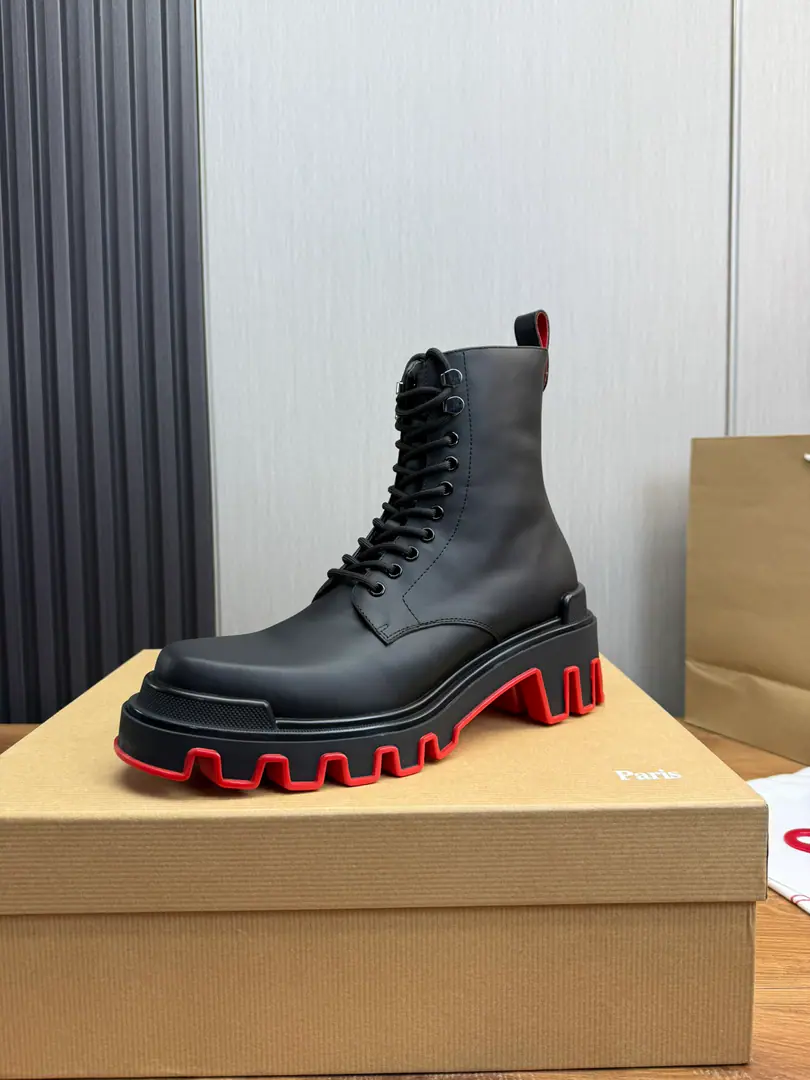 Plant CL Red bottom boots.🆑1:1Original Open.Synchronise update of the network～ Christian* Louboutin, The shoe is imported into the skin of the cow.+In the skin of the watered cow., Original thick red bottom, Slipperproof.⬆️ Full cabinet packing🎁39-46（45.46Make a no-refund order.）