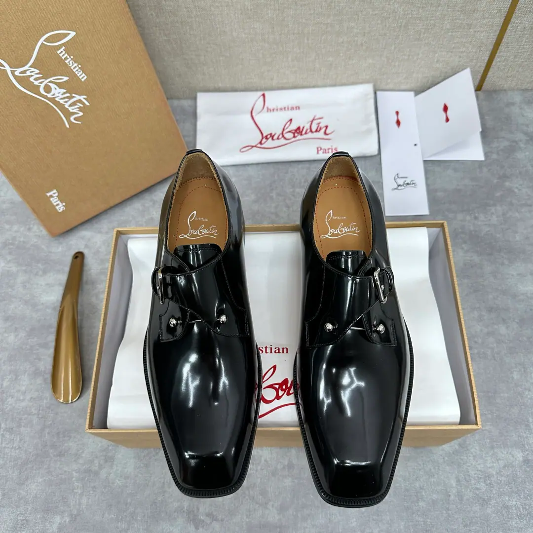 💋💍 CL New shoes. Christia* Loubouti* Red bottom shoes. GREGGO - The man's Oxford shoes. Official sales price Use imported cattle skin/- The bright side./ The ball is made from the side. A little light-faced tip-up. Signal Red Bottom, A very personal shoe. In the original cow skin. The original Italian is a very big one.. - Fine work. ♪ And bring you the luxury ♪ ♪ The stale strategist is the one that stands ♪, GREGGO- The man's Oxford shoes. The Oxford Shoes for the city., Elegance lines and classic contours are eternal charms.. Black paint leather with fine eye-sucking., More holistic shapes add a few points of excellence.. The long shoes are designed with grace., Little high-banded shoe-eye buttons are even more sharp., It's invisible.. The base of the foiled shoe is designed to provide a light foot-shoeing., Elegance, ♪ And it's a beautiful look ♪. It's a very good feeling.. Standard leather shoe code number: 39～44# （38.45.46🉑️Do it.）