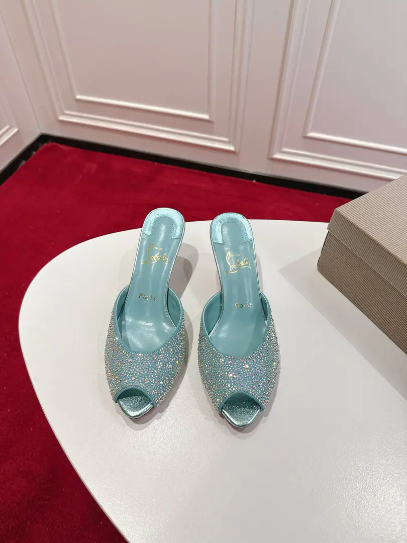 🆑 Top Original Box Christian Louboutin | 2024s𝐒The original is heavy load.CLClassic fish-mouthed high-heel slippers.～ ❤︎ Shoe.: Two thousand more flash drills decorating shoes., The fish's toe-speaker shoe head design., And a little sexy with a little strap., He's got a great foot and a lot of legs. ❤︎ Material: Schwartz. ❤︎ Uchi.: In the pellets of the sheep. ❤︎ Otsumi!: The paint is so thick. ❤︎ Size: 34-43「34.40.41.42.43Make a no-refund order.」 ︎︎❤︎ Color: Five Colors ❤︎ He's tall.: NYO5.5cm