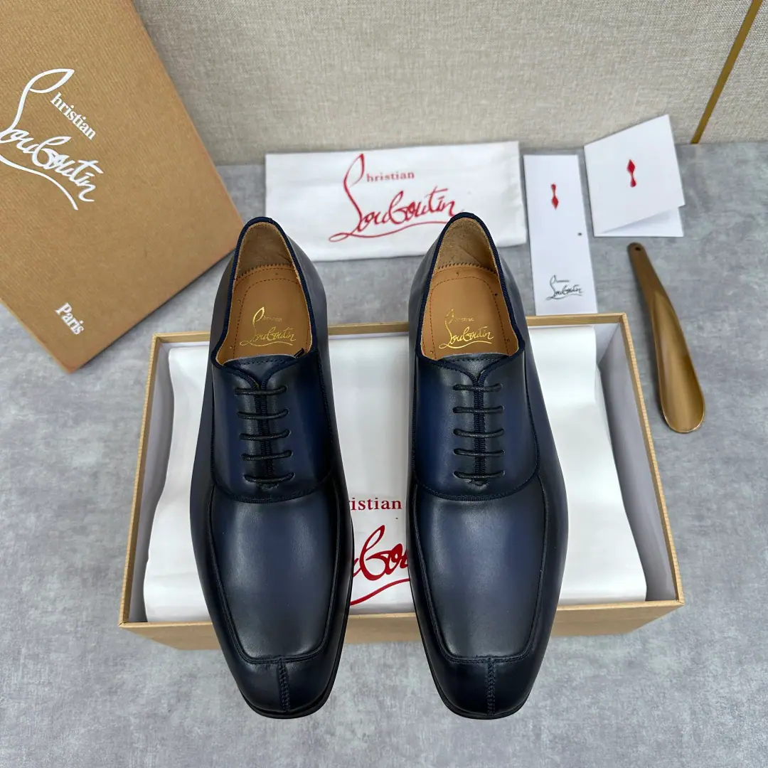 💋💍 CL New shoes. Christia* Loubouti* Red bottom shoes. GREGGO - The man's Oxford shoes. Official sales price Use imported cattle skin/- The bright side./ The ball is made from the side. A little light-faced tip-up. Signal Red Bottom, A very personal shoe. In the original cow skin. The original Italian is a very big one.. - Fine work. ♪ And bring you the luxury ♪ ♪ The stale strategist is the one that stands ♪, GREGGO- The man's Oxford shoes. The Oxford Shoes for the city., Elegance lines and classic contours are eternal charms.. Black paint leather with fine eye-sucking., More holistic shapes add a few points of excellence.. The long shoes are designed with grace., Little high-banded shoe-eye buttons are even more sharp., It's invisible.. The base of the foiled shoe is designed to provide a light foot-shoeing., Elegance, ♪ And it's a beautiful look ♪. It's a very good feeling.. Standard leather shoe code number: 39～44# （38.45.46🉑️Do it.）