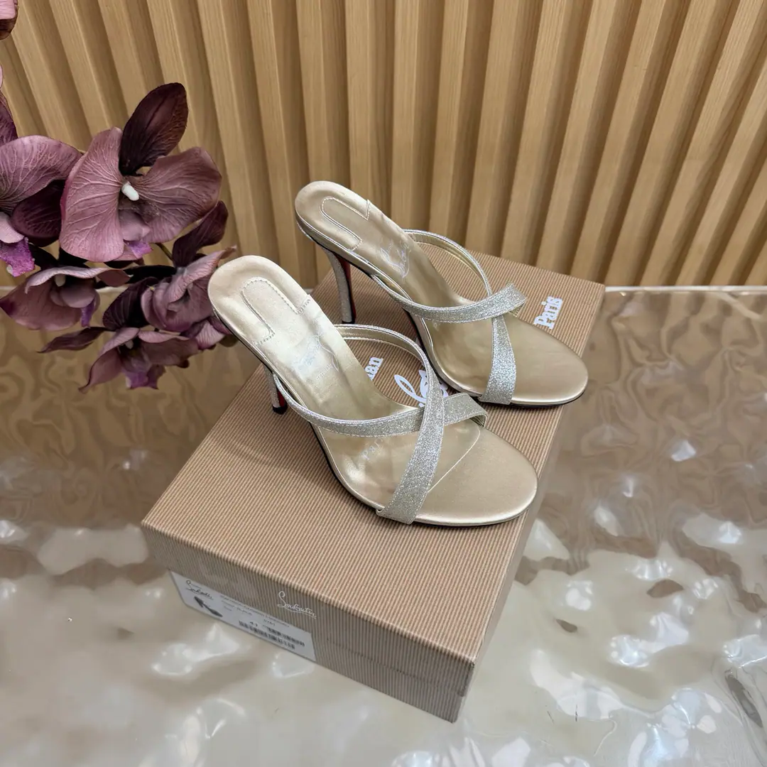 2026Spring and summer fashion show.💎High heels. CLThe red bottom forever.𝑦𝑦𝑑𝑠 𝐶ℎ𝑟𝑖𝑠𝑡𝑖𝑎𝑛 𝐿𝑜𝑢𝑏𝑜𝑢𝑡𝑖𝑛Red bottom heights. New red-dip ballet heels. There's nothing to say. It's a whole crazy thing.💋#A deadly temptation. Just tried it on the foot. Very well. Very well dressed. It's beautiful.#Red bottom shoes. - It's a very comfortable high heels. A woman's shoes must have a pair of red bottom shoes. Shoe.: Original cow skin Uchi.: Lamb skin. He's tall.: 10cm Mail packages: CLFull original package 35-42（40-42Custom）