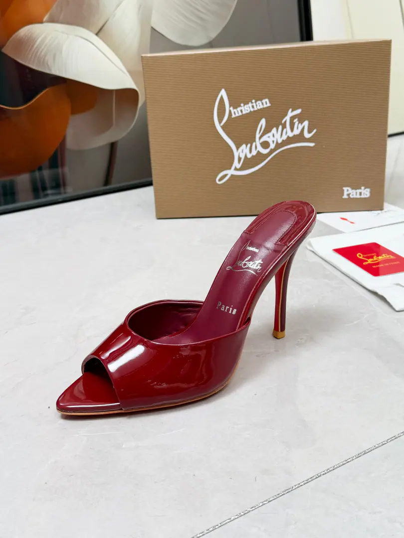ChristianLouboutinLupertin. CLRed bottom shoes.‖ Global limit！A blessing from Las Vegas.❤The miraculous neon from Las Vegas.🎆 Manual, Fine process❗Collection-level works❗ It's absolutely sucking.🌟 The classic stale-skinned fish with high-mouthed slippers. Fine It's beautiful. It's beautiful. Fashion sandals. "Standing high heels." There's no resistance. Sexy goddess. Unmask the invincible woman. ♪ The colorful red ♪ Like the red blanket the queen was on the top. The air field is open in minutes. In love and in work. - Red! It's a particularly fascinating thing. Women are so good.！It's for all kinds of parties. 💎 The undefeated classic. It's a one-to-one-open custom. 🍳Fabulous.: Original Materials 🍳Uchi.: Importing soft sheep's skins and putting feet inside them. 🍳Otsumi!: Original Unique Real Skin 🍳He's tall.: 10.5cm 🍳Color: Black and white. Almond skin. White paint. Red paint.4Colour 🍳Size: 35-39（40/41/42/43I'll make sure I don't change it.）Standard Code 🍳Packaging: Bags with bags., Card