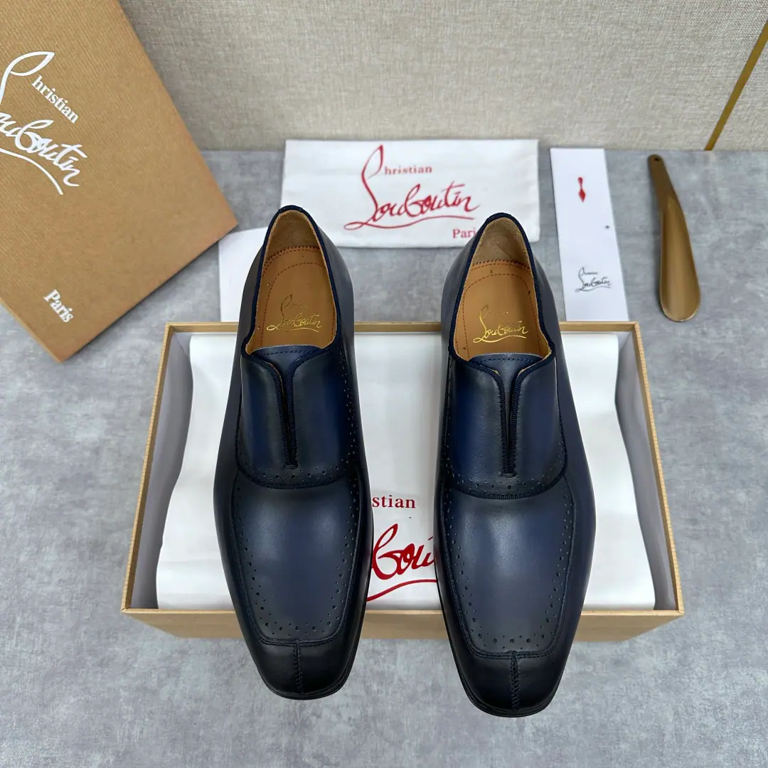💋💍 CL New shoes. Christia* Loubouti* Red bottom shoes. GREGGO - The man's Oxford shoes. Official sales price Use imported cattle skin/- The bright side./ The ball is made from the side. A little light-faced tip-up. Signal Red Bottom, A very personal shoe. In the original cow skin. The original Italian is a very big one.. - Fine work. ♪ And bring you the luxury ♪ ♪ The stale strategist is the one that stands ♪, GREGGO- The man's Oxford shoes. The Oxford Shoes for the city., Elegance lines and classic contours are eternal charms.. Black paint leather with fine eye-sucking., More holistic shapes add a few points of excellence.. The long shoes are designed with grace., Little high-banded shoe-eye buttons are even more sharp., It's invisible.. The base of the foiled shoe is designed to provide a light foot-shoeing., Elegance, ♪ And it's a beautiful look ♪. It's a very good feeling.. Standard leather shoe code number: 39～44# （38.45.46🉑️Do it.）