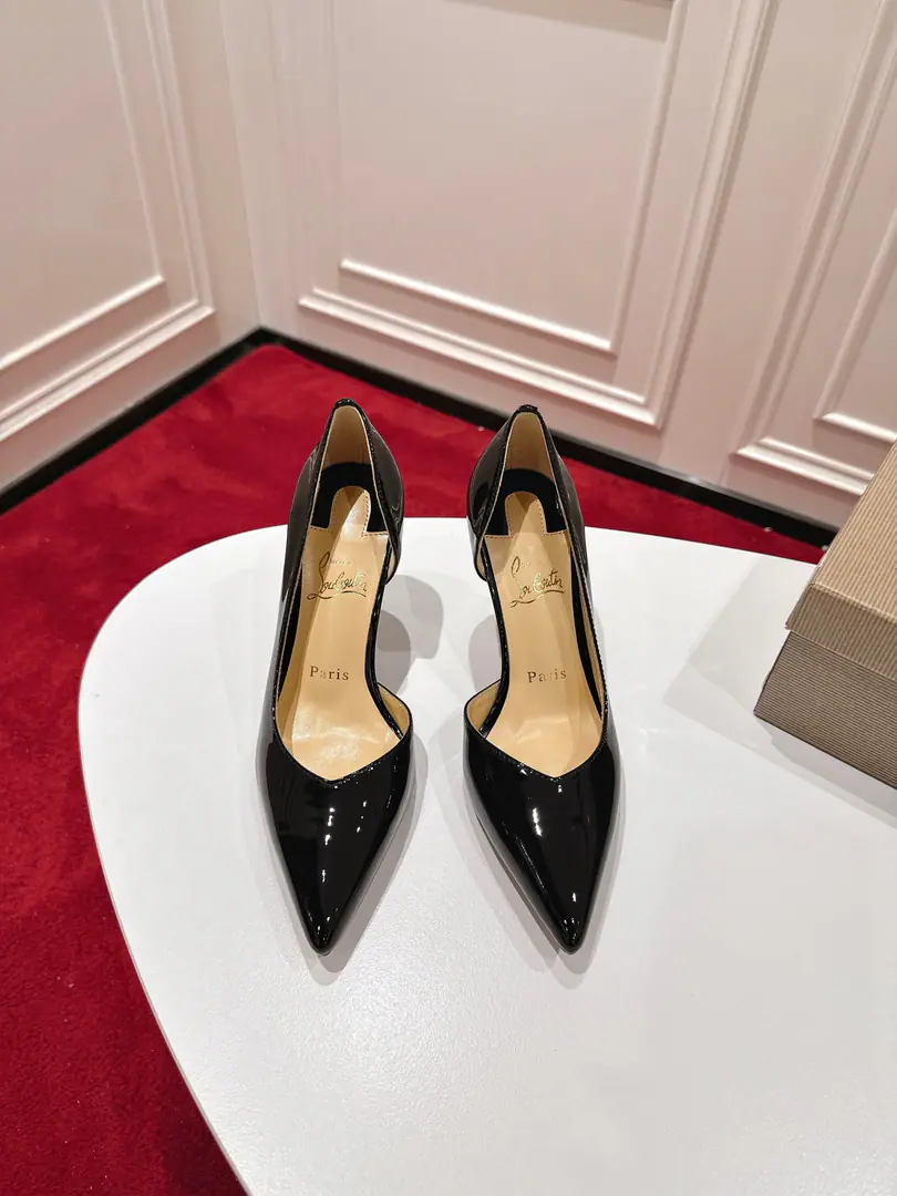 🆑 Top Original Box Christian Louboutin | 2025s𝐒Original Open1:1RestoreCL IRIZASeries ❤︎ Material: Importing cow skin ❤︎ Uchi.: In the pellets of the sheep. ❤︎ Otsumi!: OriginalAR1That's a big top. ❤︎ Size: 34-43「34.40.41.42.43Make a no-refund order.」 ︎︎❤︎ Color: Four colors. ❤︎ He's tall.: NYO8.5cm ❤︎ Packaging: Top-level original box, Buffet, Card, Handbag. Tiny