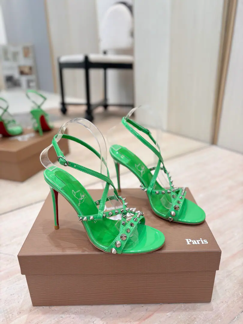 Plant price 𝐶ℎ𝑟𝑖𝑠𝑡𝑖𝑎𝑛 𝐿𝑜𝑢𝑏𝑜𝑢𝑡𝑖𝑛Red bottom heights and series.🍷🍷 ♪ When the sun goes through the city ♪, You need a couple of meetings.「# Light #」High heels.. Rink Shoes Series, Light the summer streets with saturation.: ●The glow is green like a morning butter and milk shake., Lighting the tediousness of the commute.. ●The bright oranges are like falling gold., Let dating time bring a filter.. ●The classic black nails hide the vehement., The workspace is full in one second.. Every pair of shoes is a love poem for the city., The nails are refractioning the starlight between steps.. There's no need to catch up with the tide., You're the tide itself.——Step on it.CL, Make every step focus., ♪ And make the ordinary routines ♪TThe show.. 【Material】 ✅Uchi.: In the sheep's skin. ✅Otsumi!: The original is really a big one. ✅Colours: Come to color the card. ✅Codes: 34-42 (34.40.41.42No re-election.） ✅He's tall.: 10.5cm